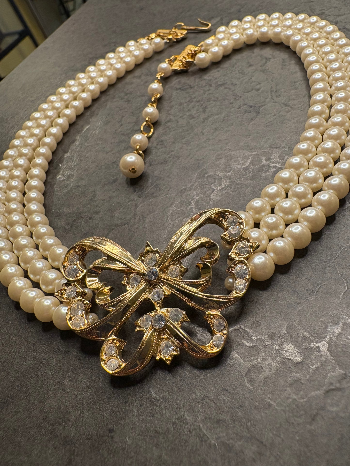 Collier Avon “Parisian Butterfly Necklace” – 1995