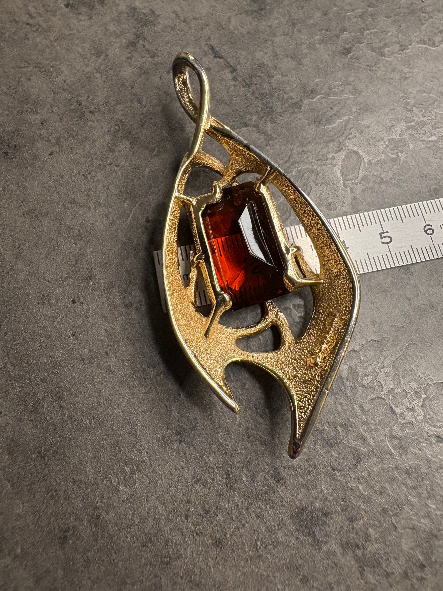 Pendente Sarah Coventry “Molten Topaz” – 1963