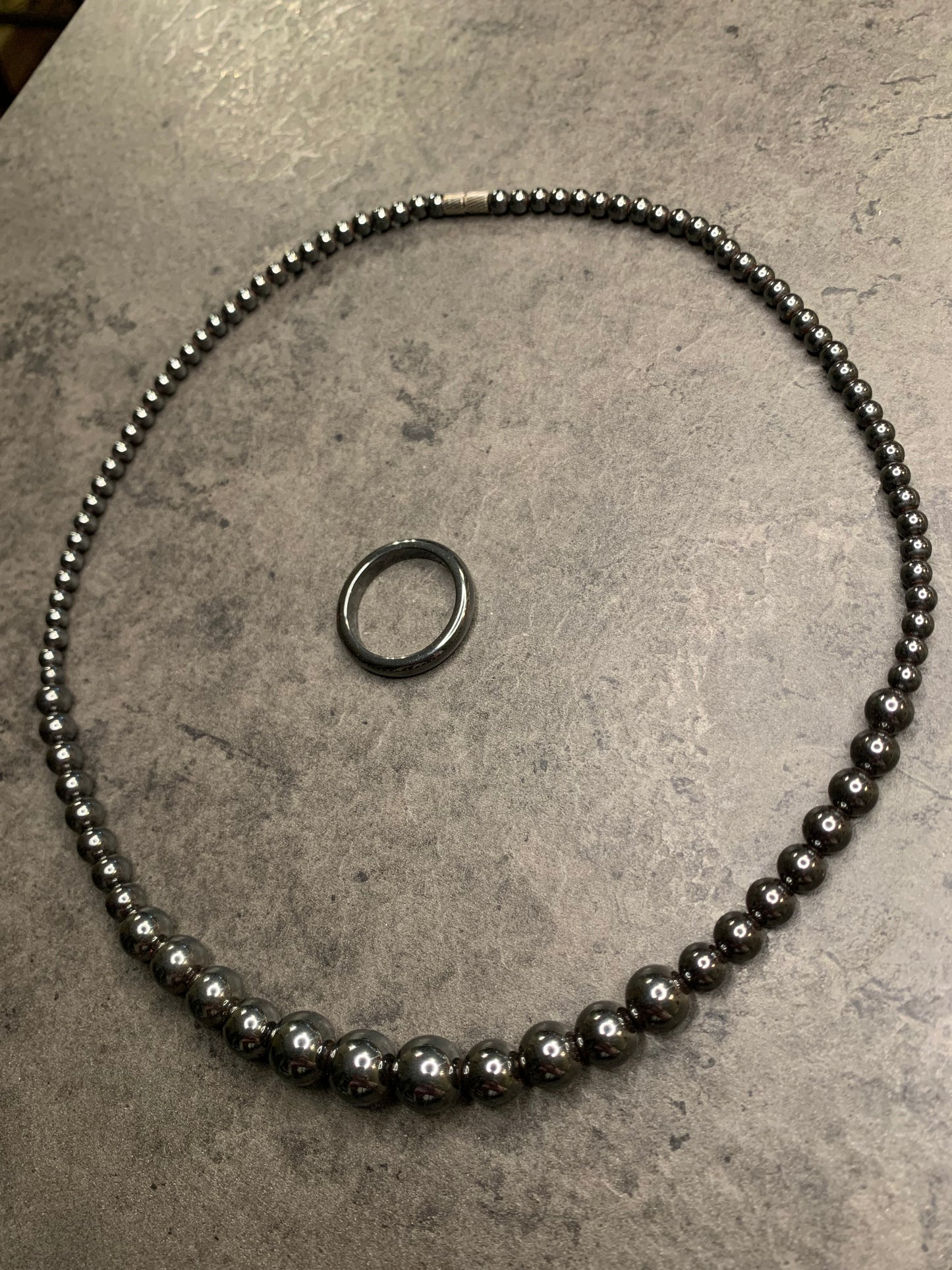 Parure in Ematite