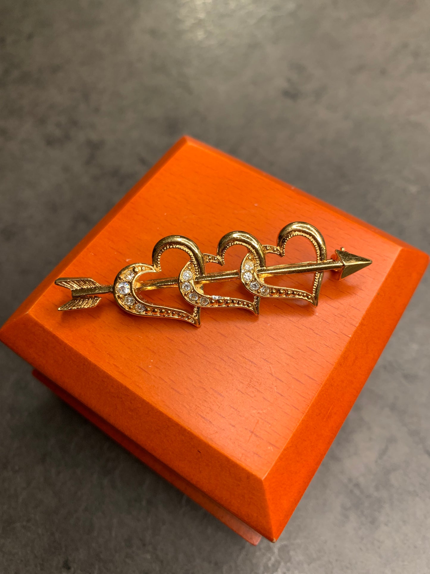 Spilla Avon “Triple Heart”