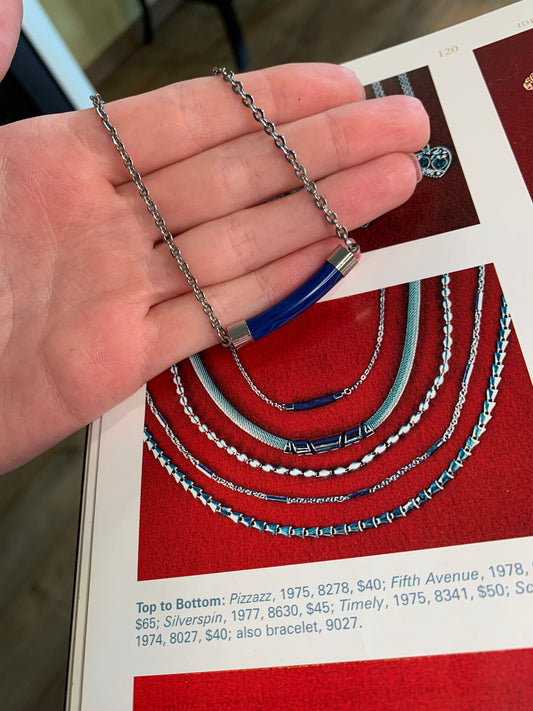 Girocollo Sarah Coventry 1975.