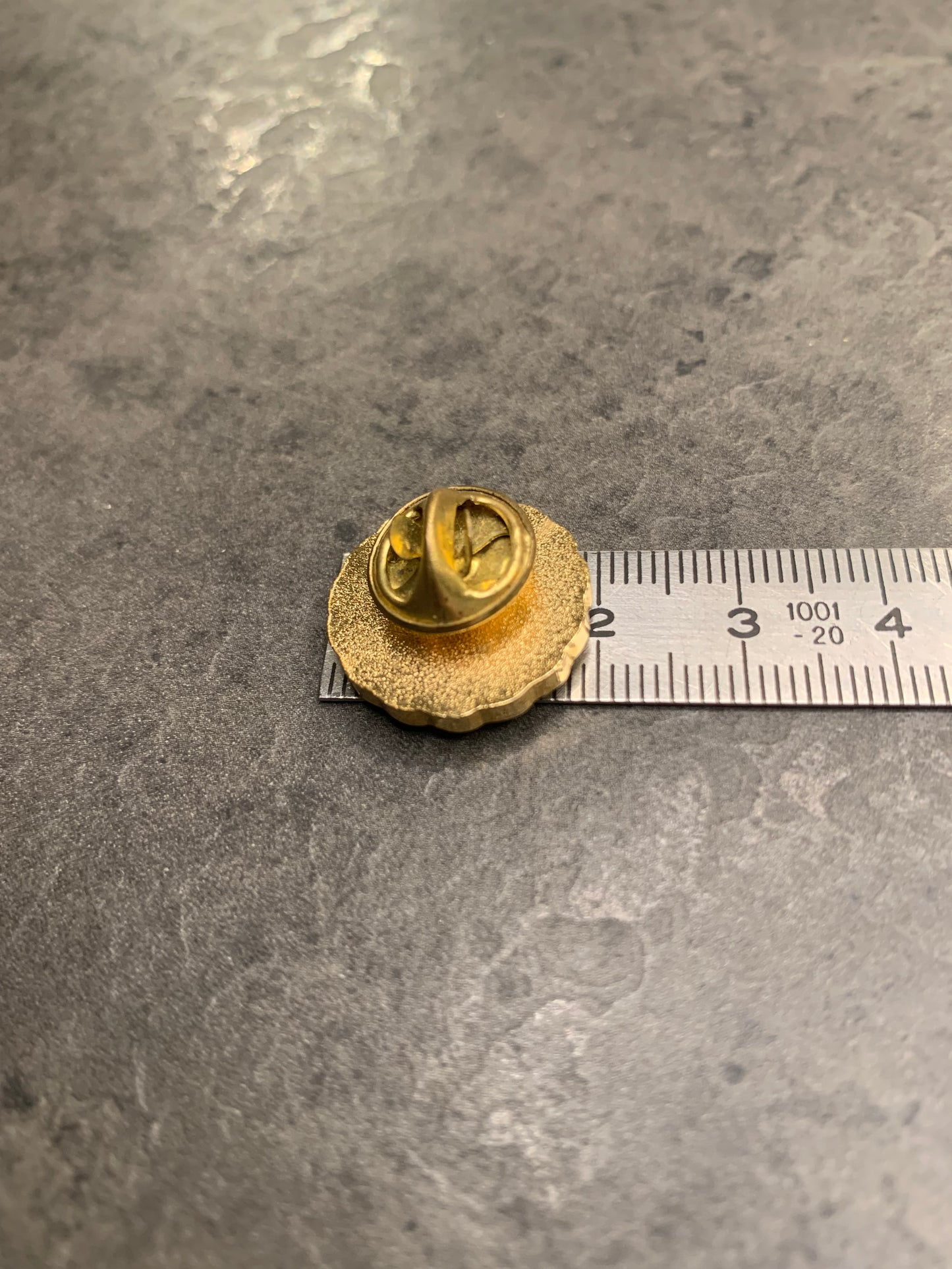 Pin con cristallo a goccia