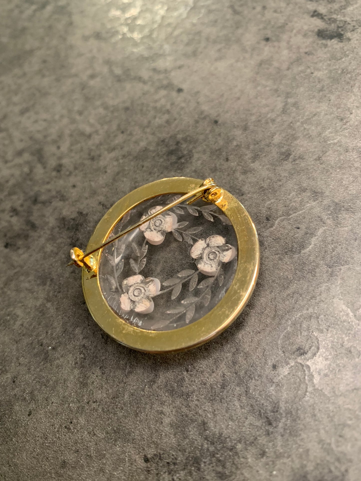Spilla in Lucite