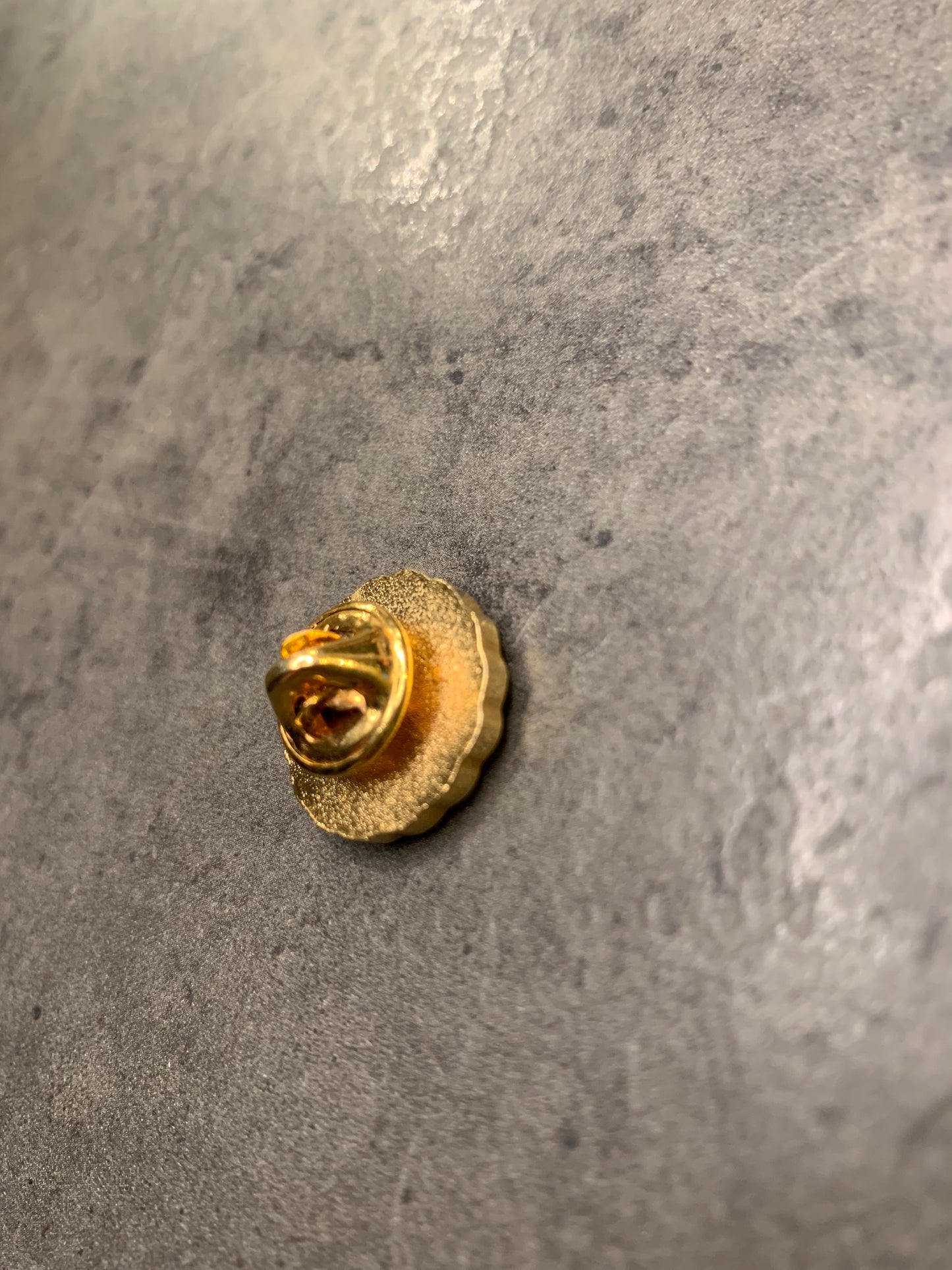 Pin con cristallo a goccia