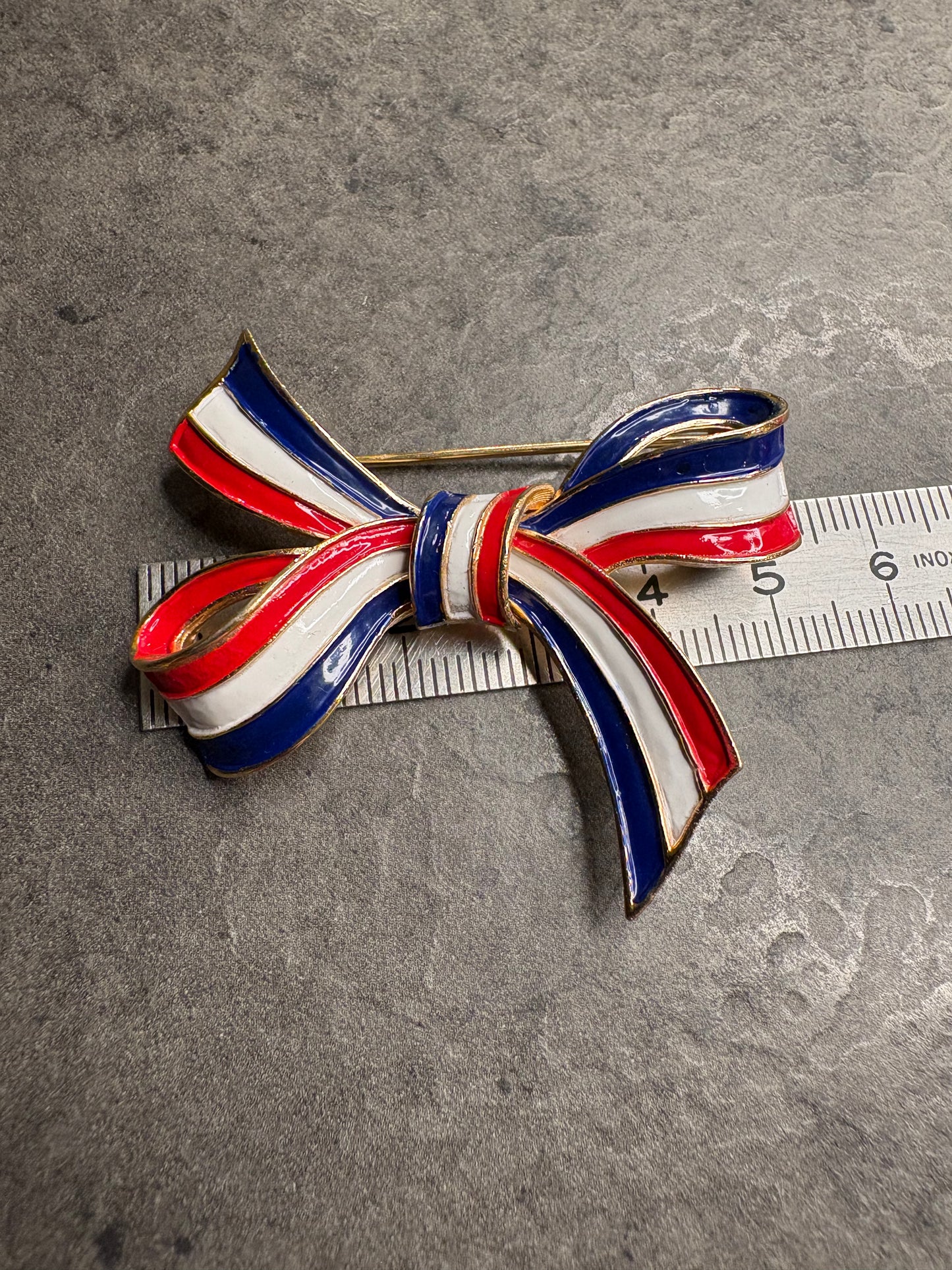 Spilla Trifari “Fiocco”