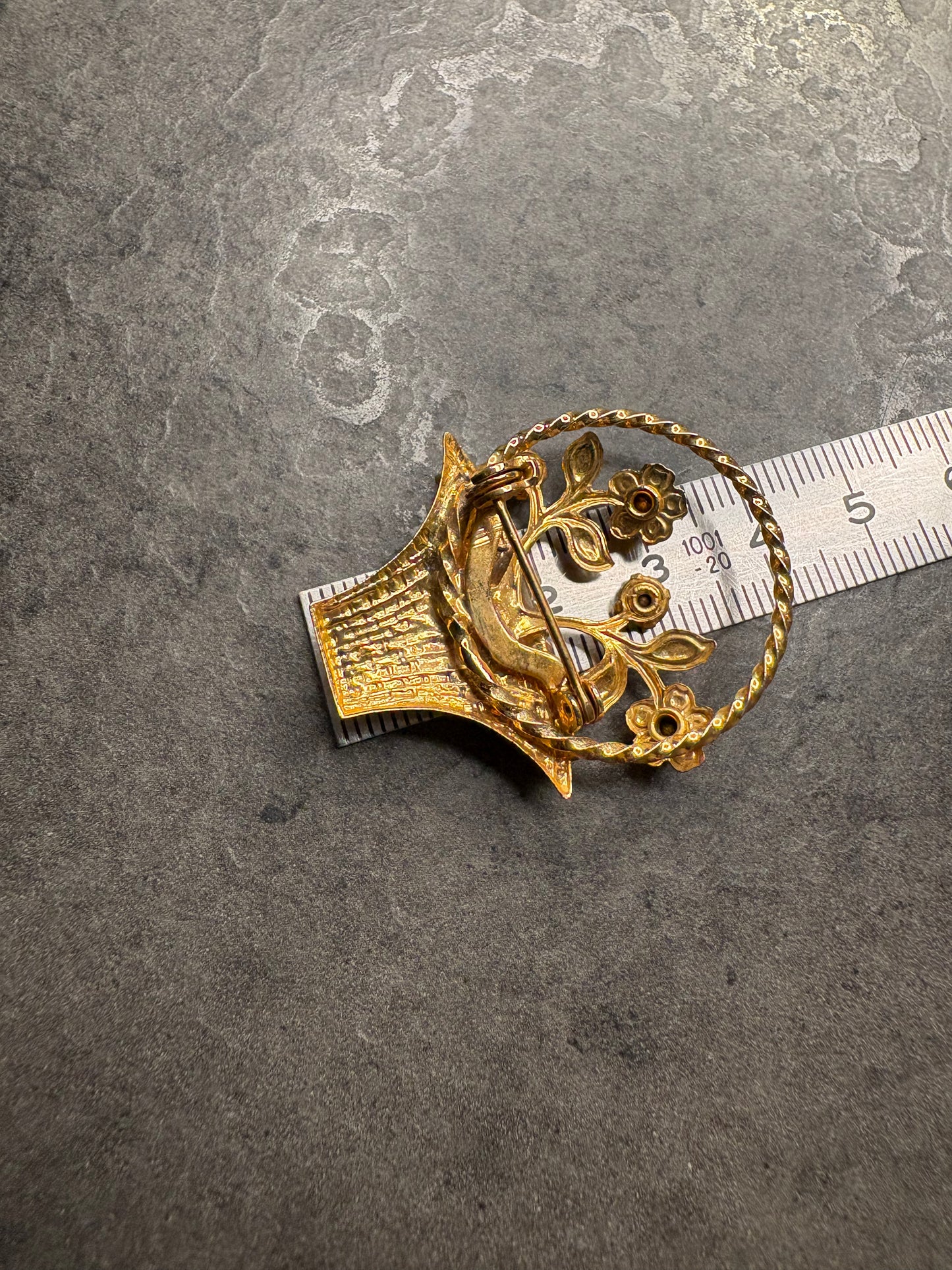 Spilla “Cestino di fiori”