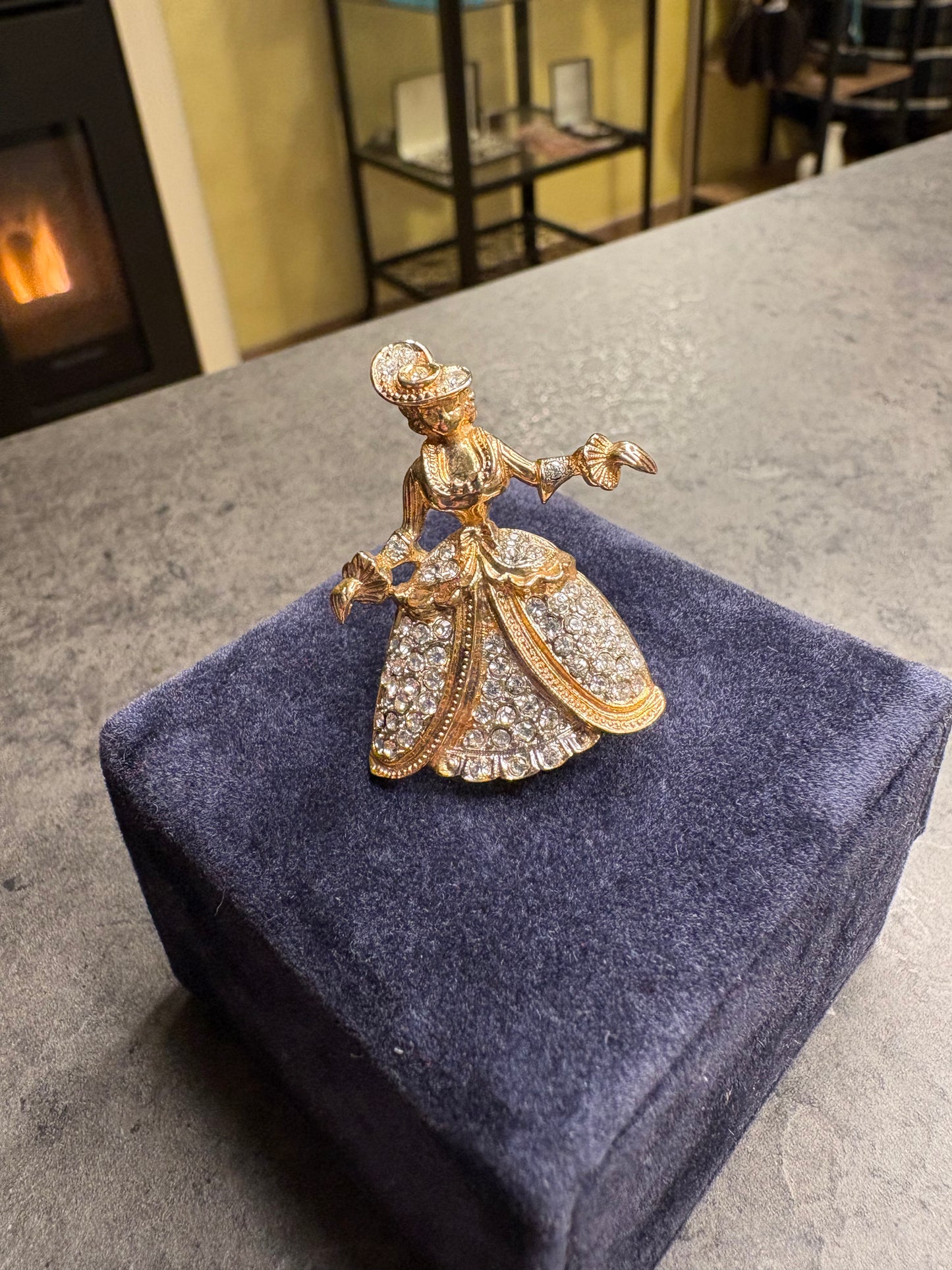 Spilla “Dama” argento 800