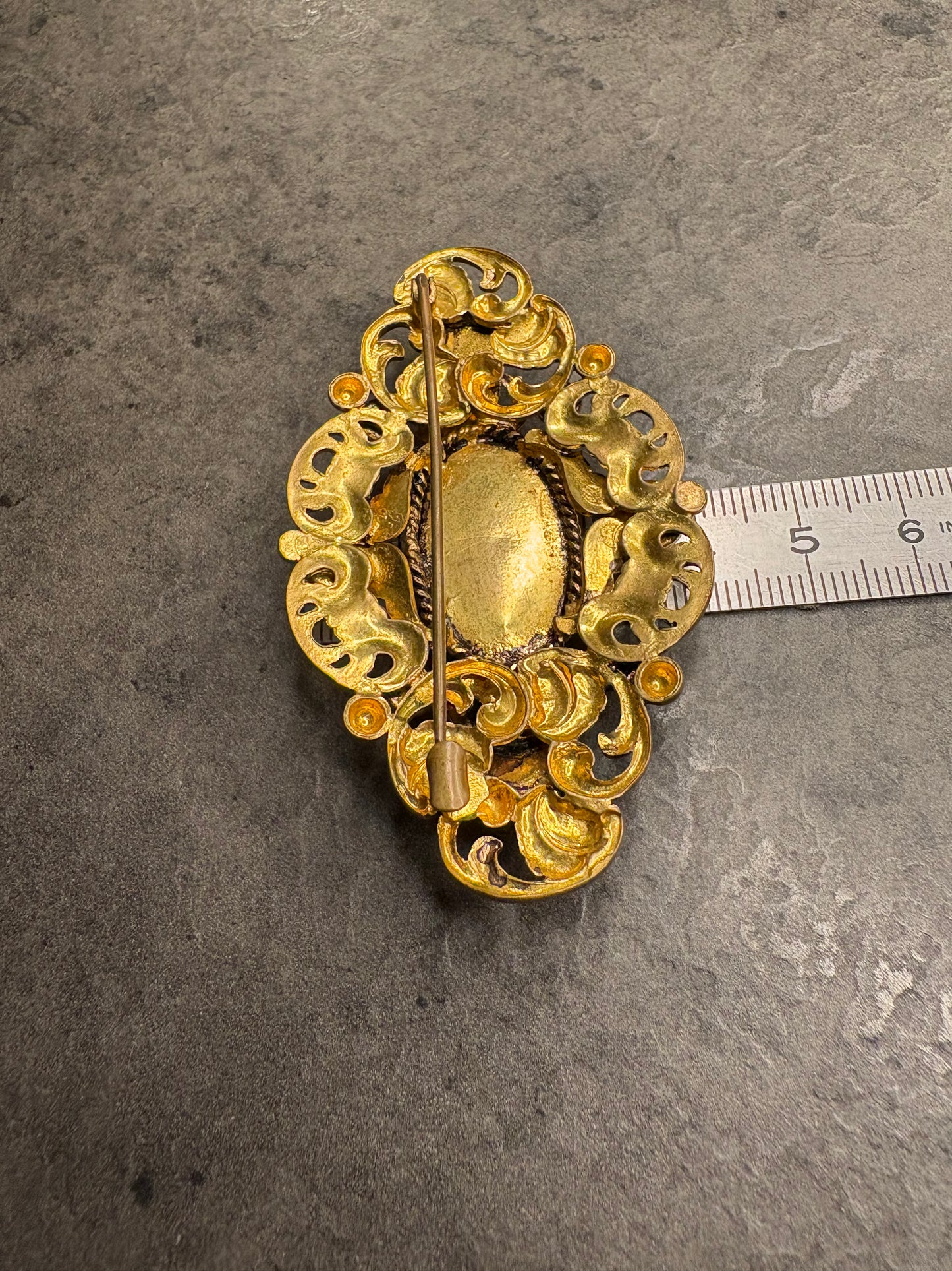 Spilla con vetro artistico