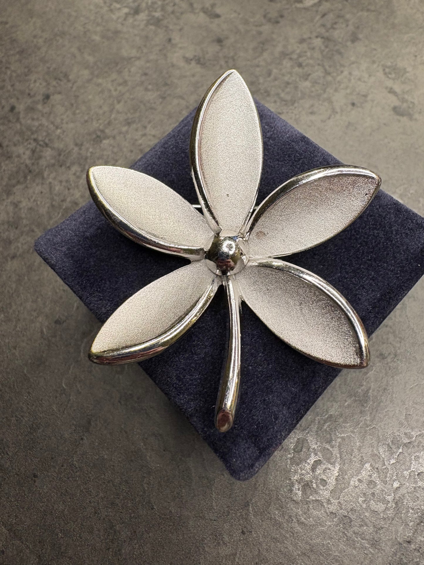 Spilla Trifari “Fiore”