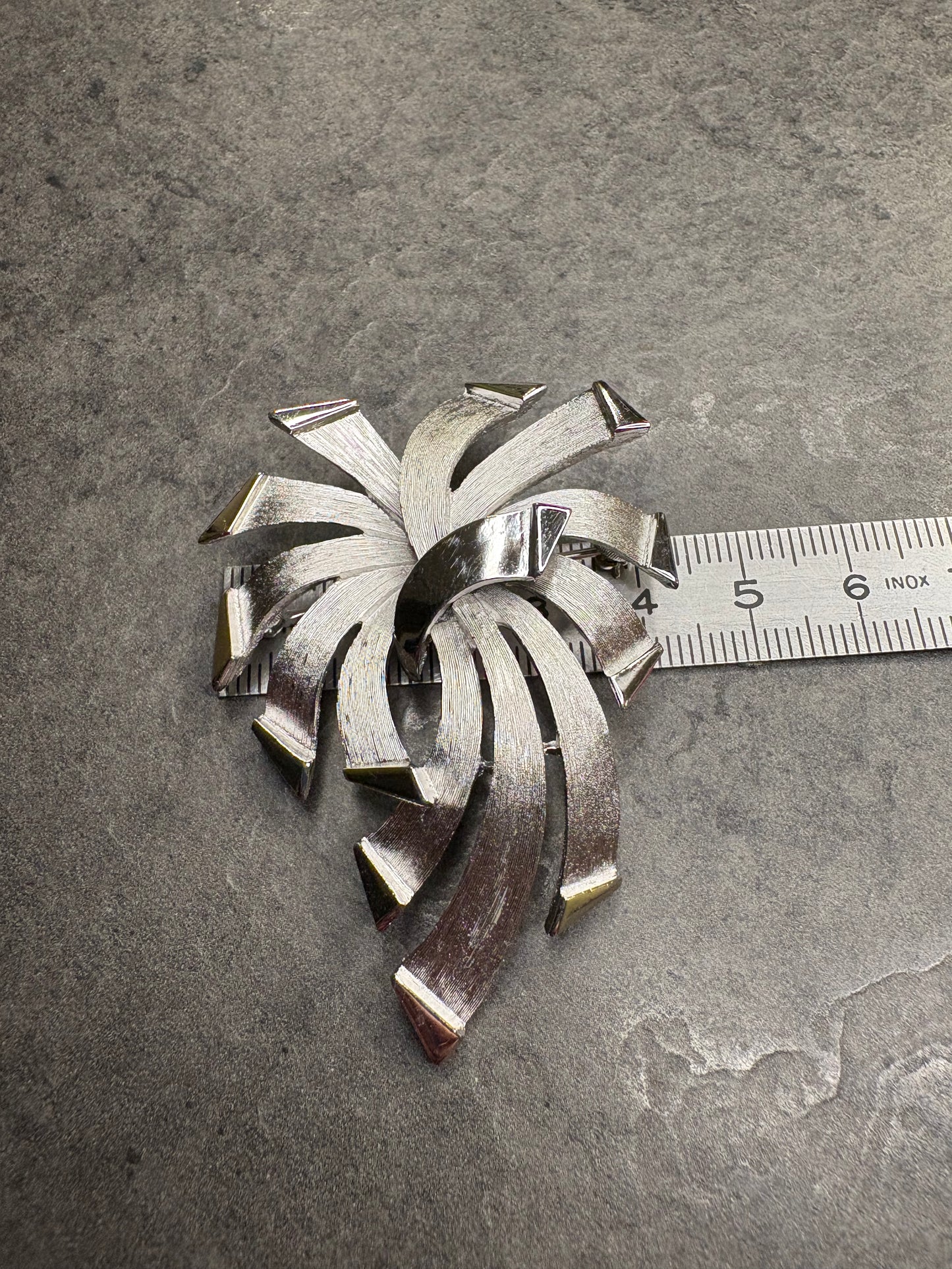 Spilla Trifari “Fiore Stilizzato”