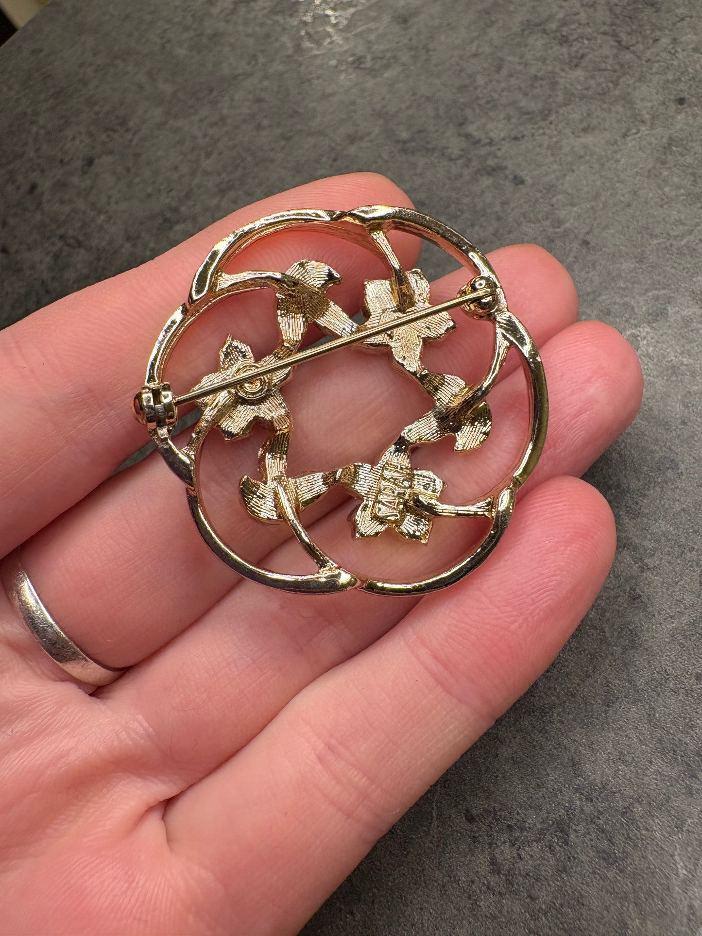 Spilla Sarah Coventry 1975.