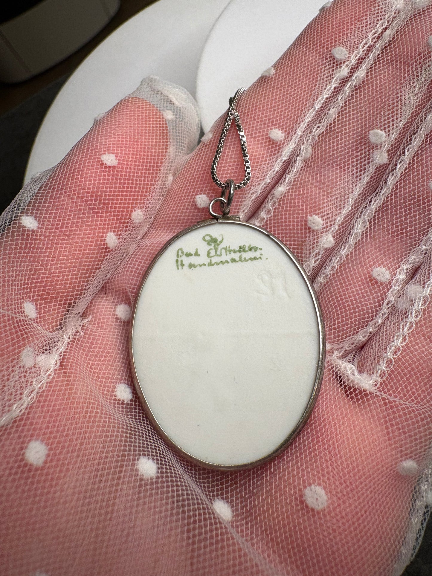 Pendente in porcellana – “Scarpetta di Venere”