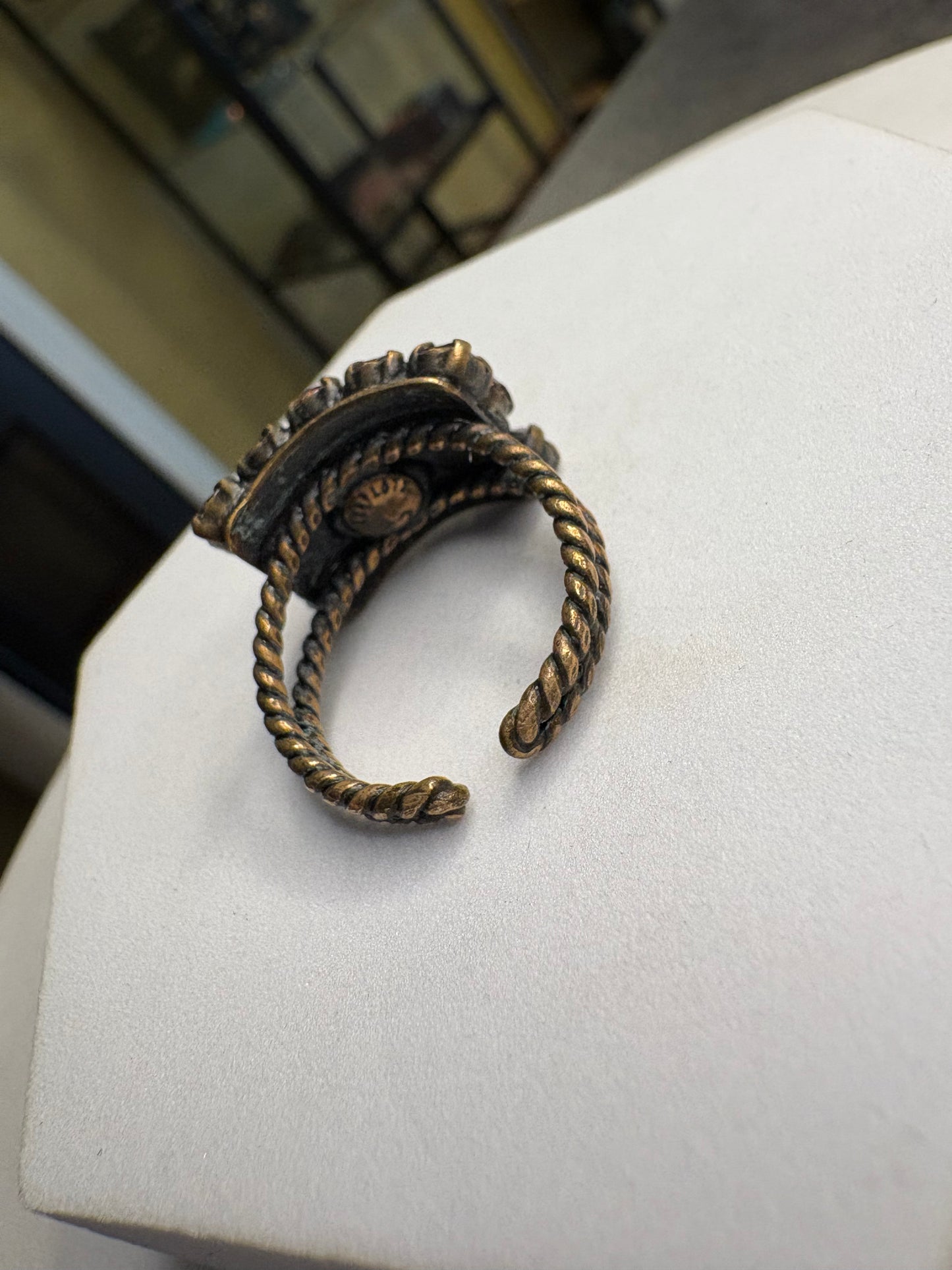 Anello Miranda Konstantinidou Konplott