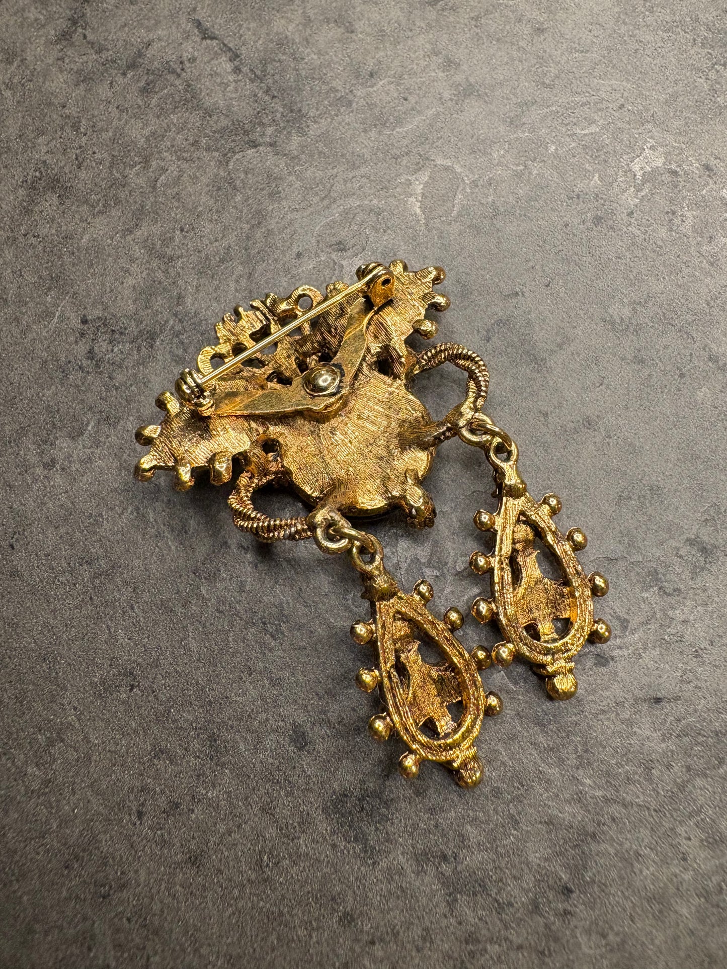 Spilla “Cabochon neri”