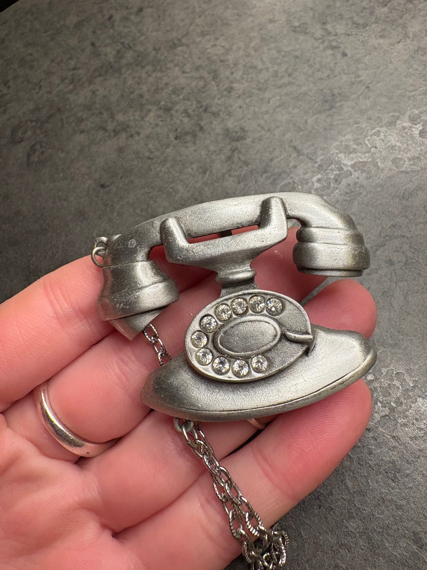 Spilla J.J “Telephone”