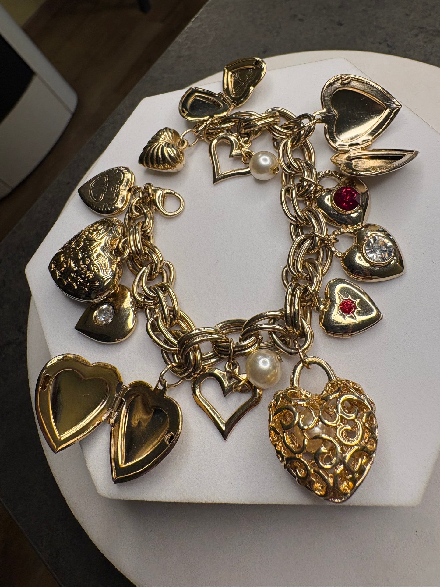 Bracciale vintage con charm a cuore e locket