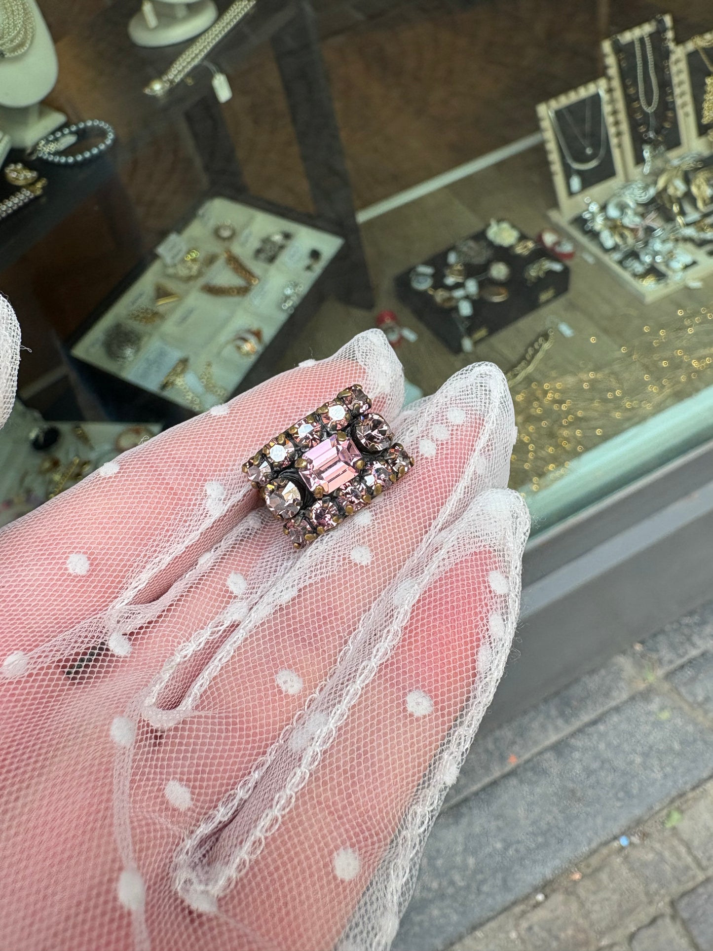 Anello Miranda Konstantinidou Konplott
