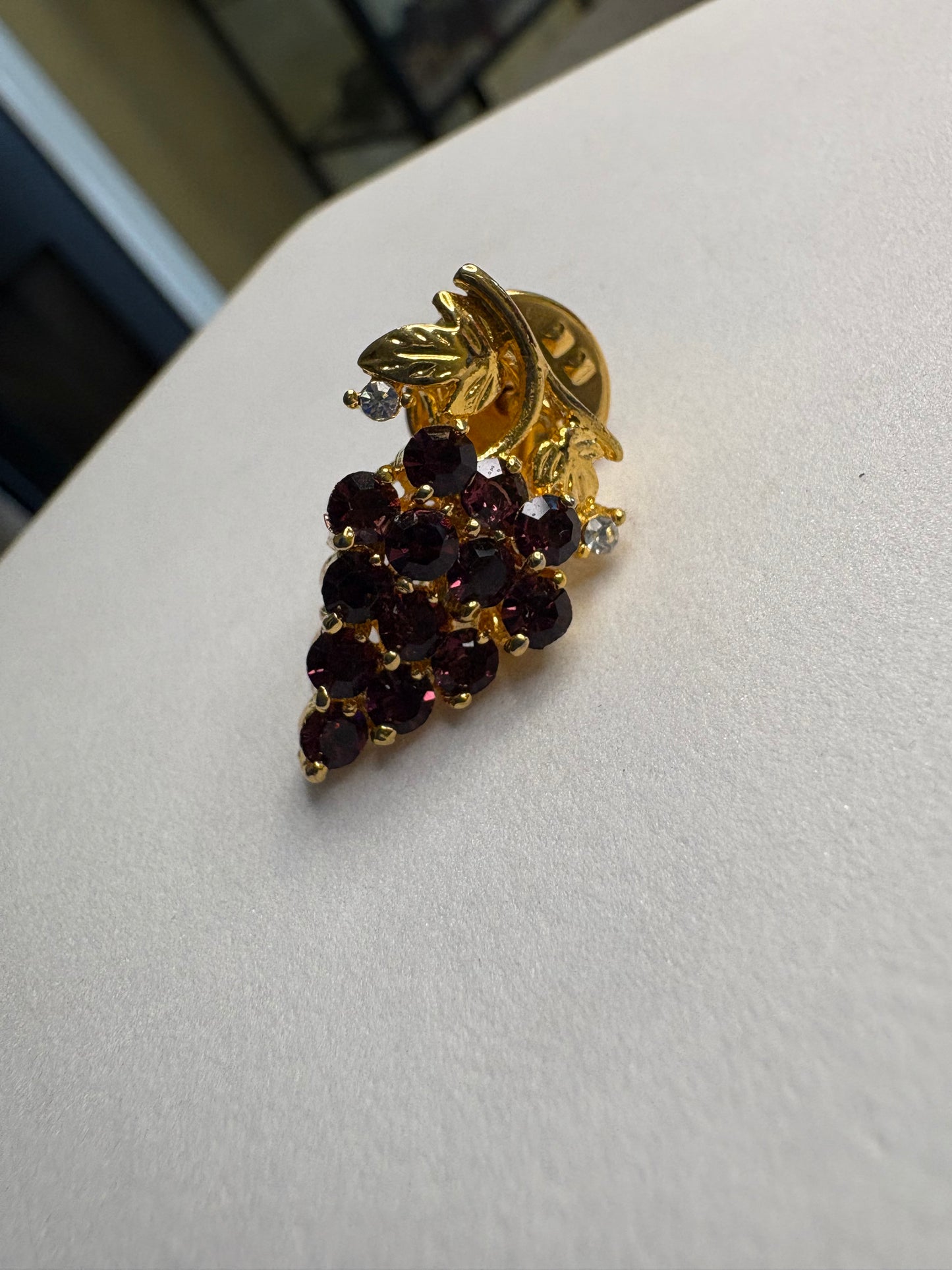 Pin vintage a grappolo d’uva