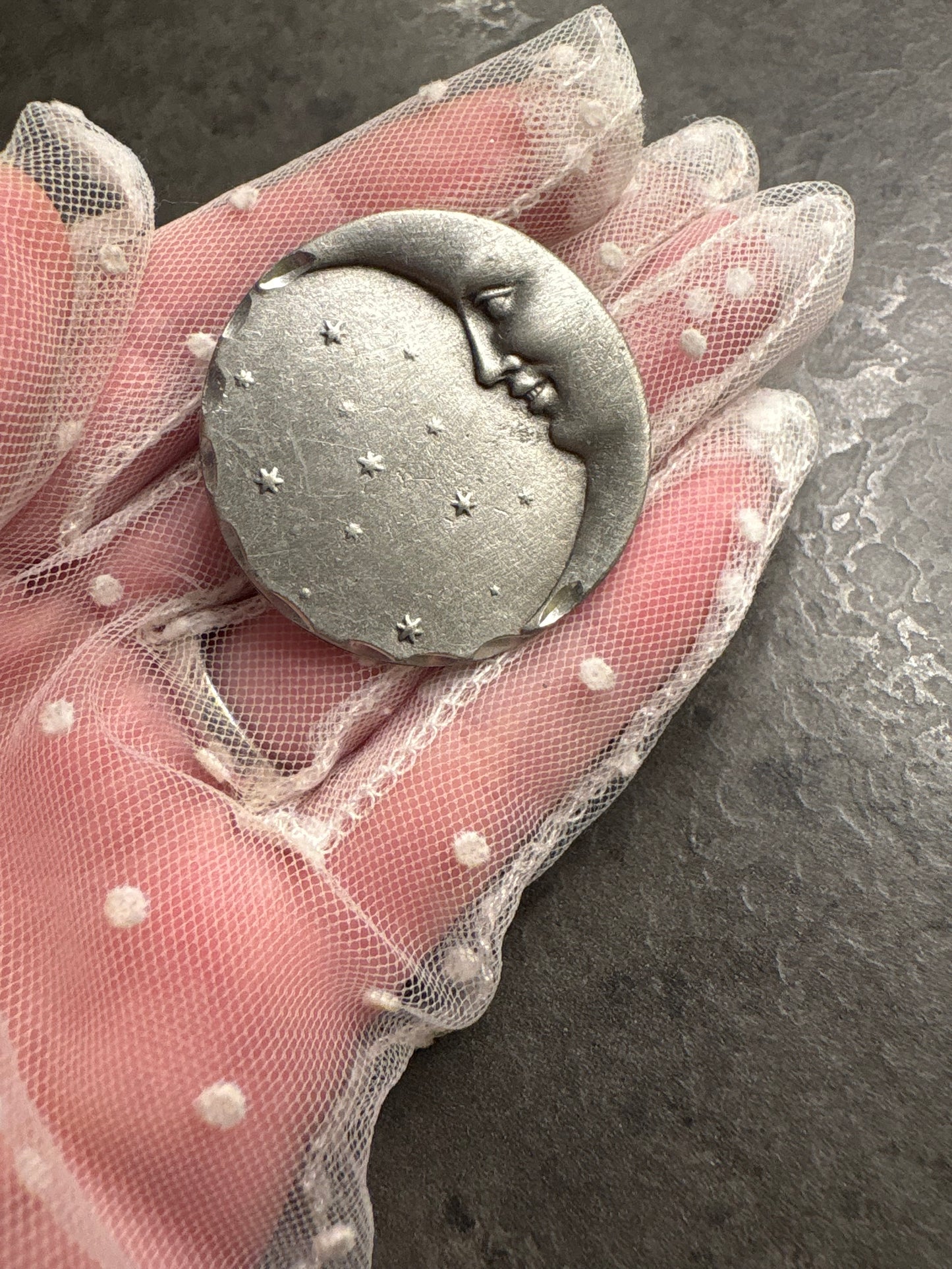 Pin “Luna”