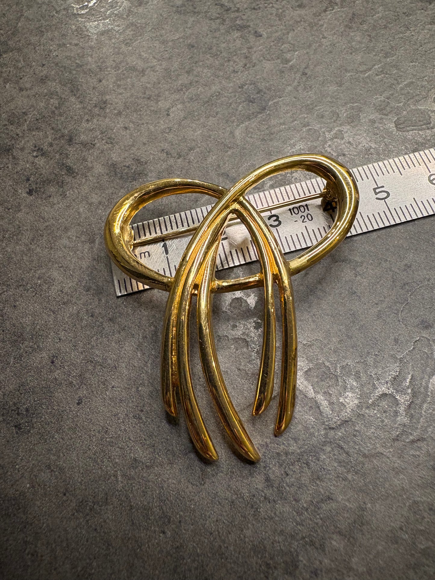 Spilla Trifari “Fiocco”