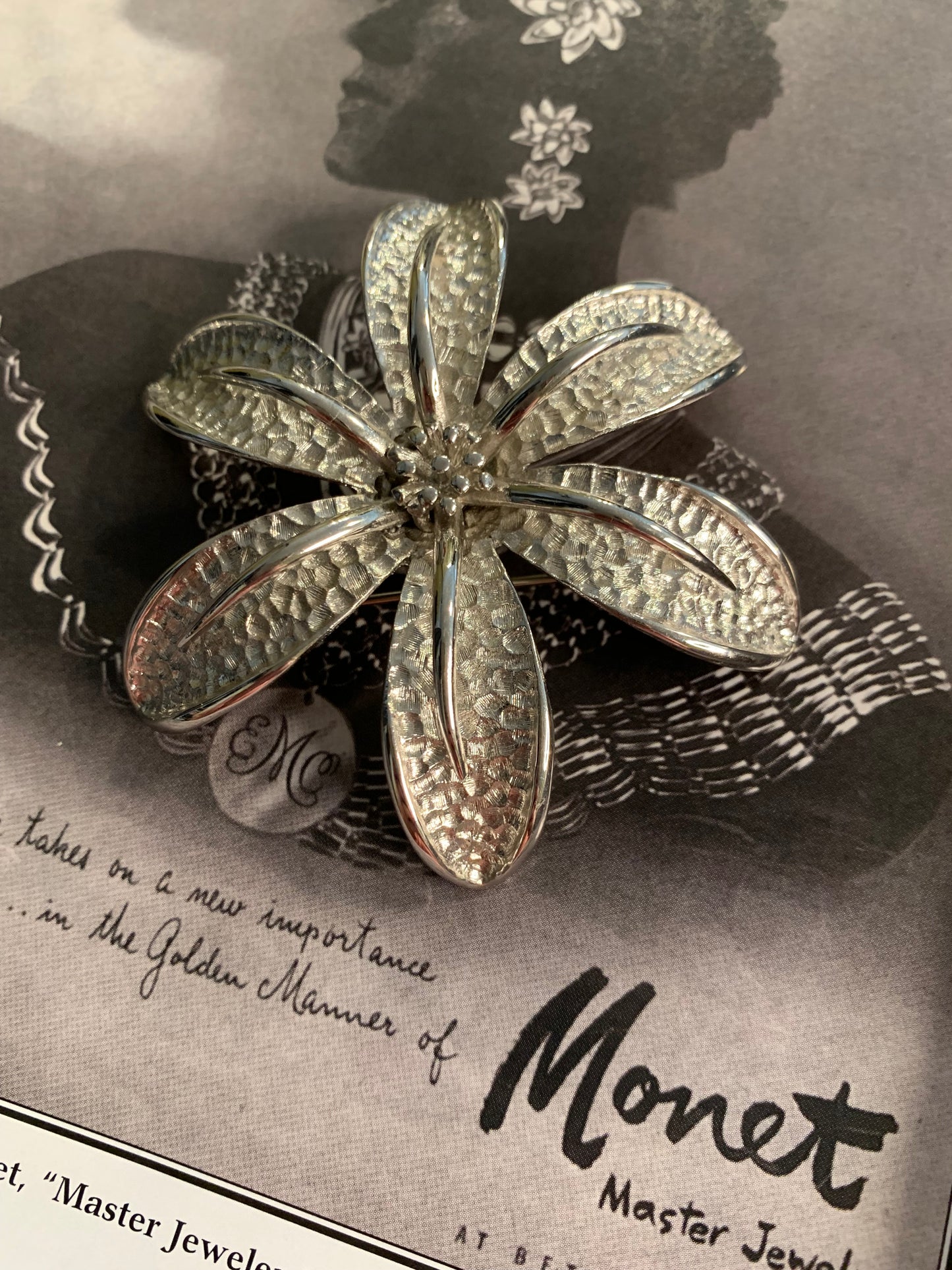 Spilla Monet