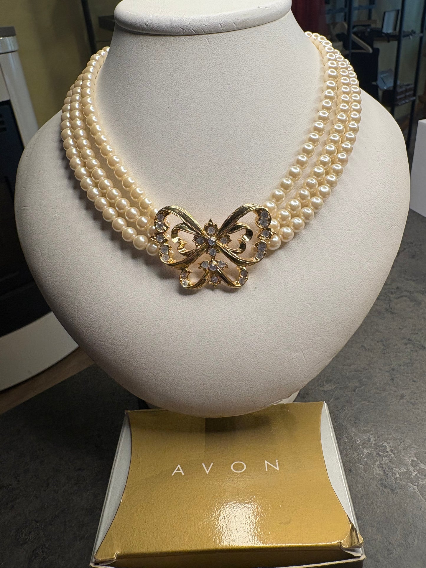 Collier Avon “Parisian Butterfly Necklace” – 1995