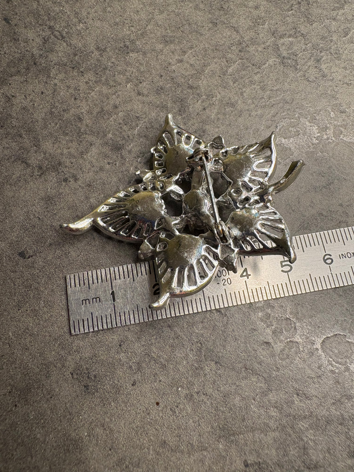Spilla Foglia con Cristalli