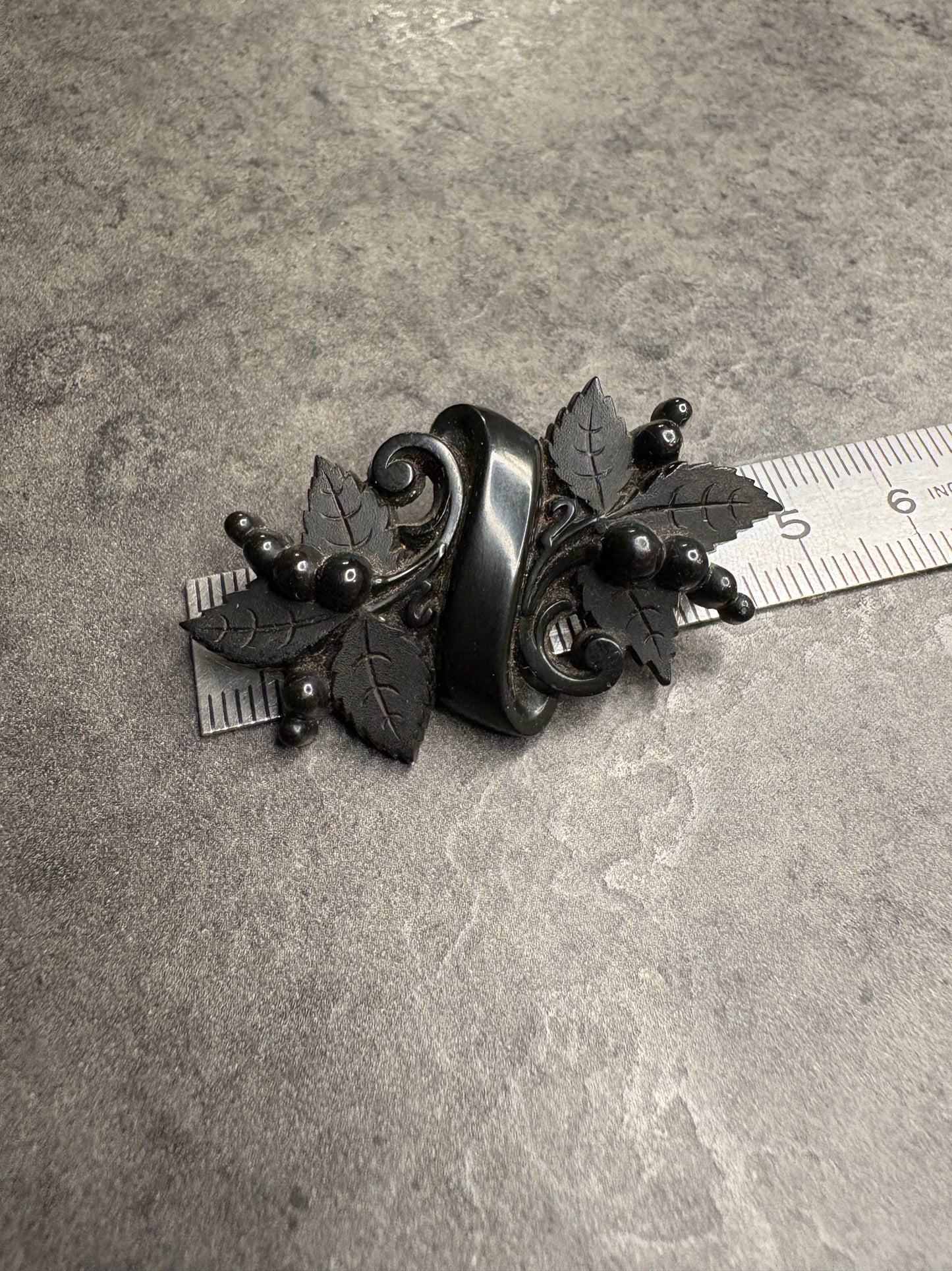 Spilla Vittoriana in Giaietto