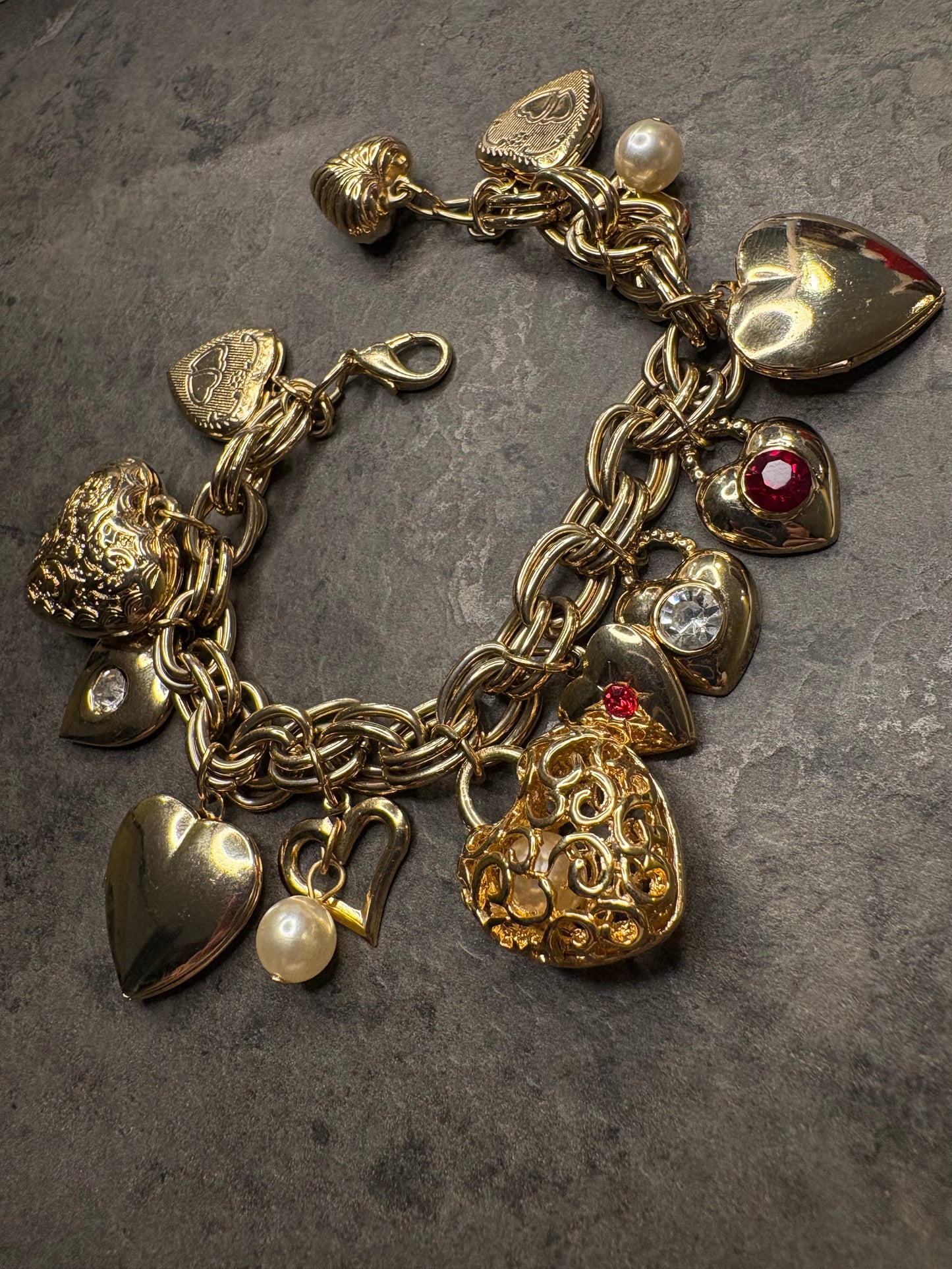 Bracciale vintage con charm a cuore e locket