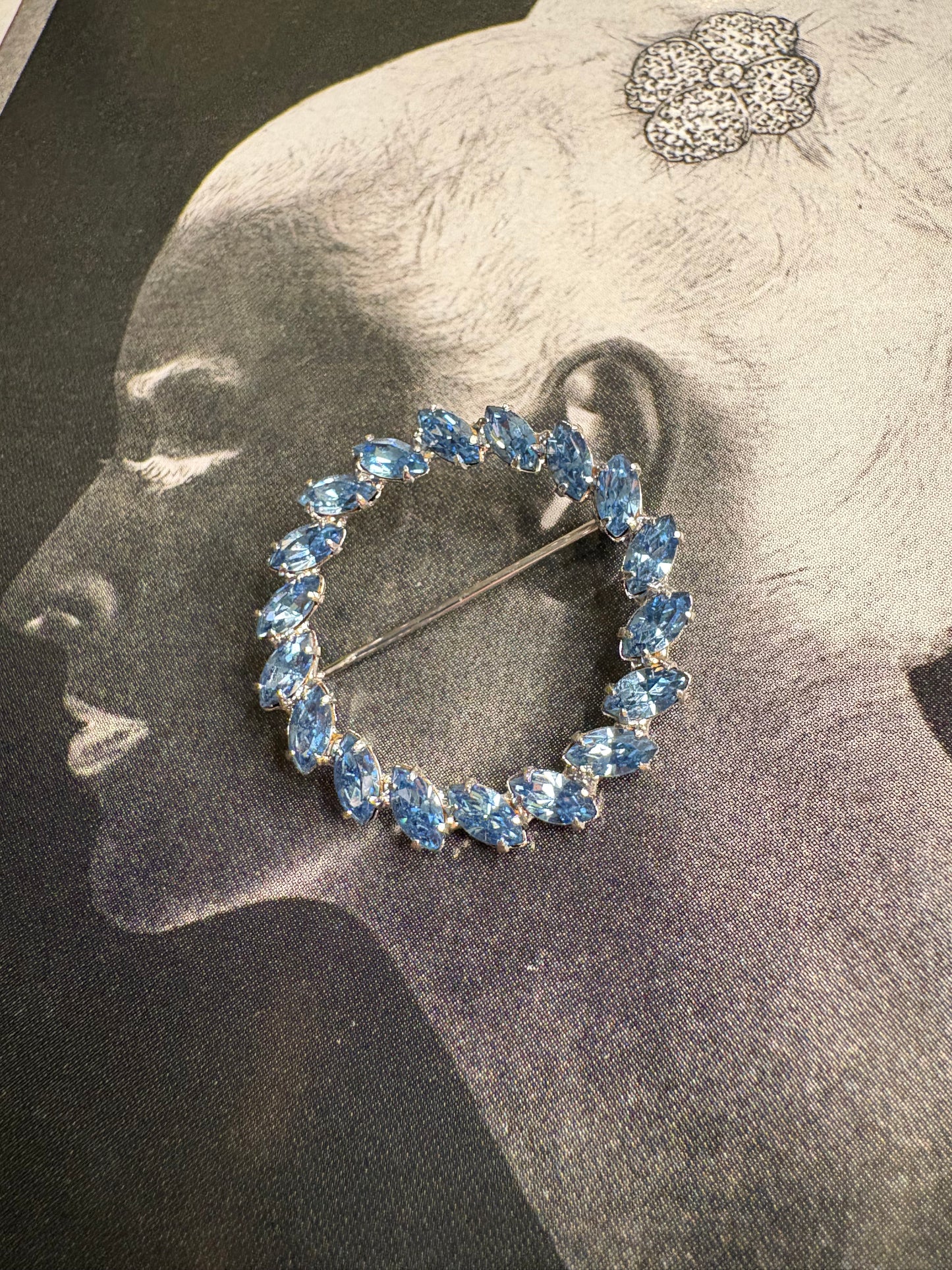Spilla Cristalli Azzurri