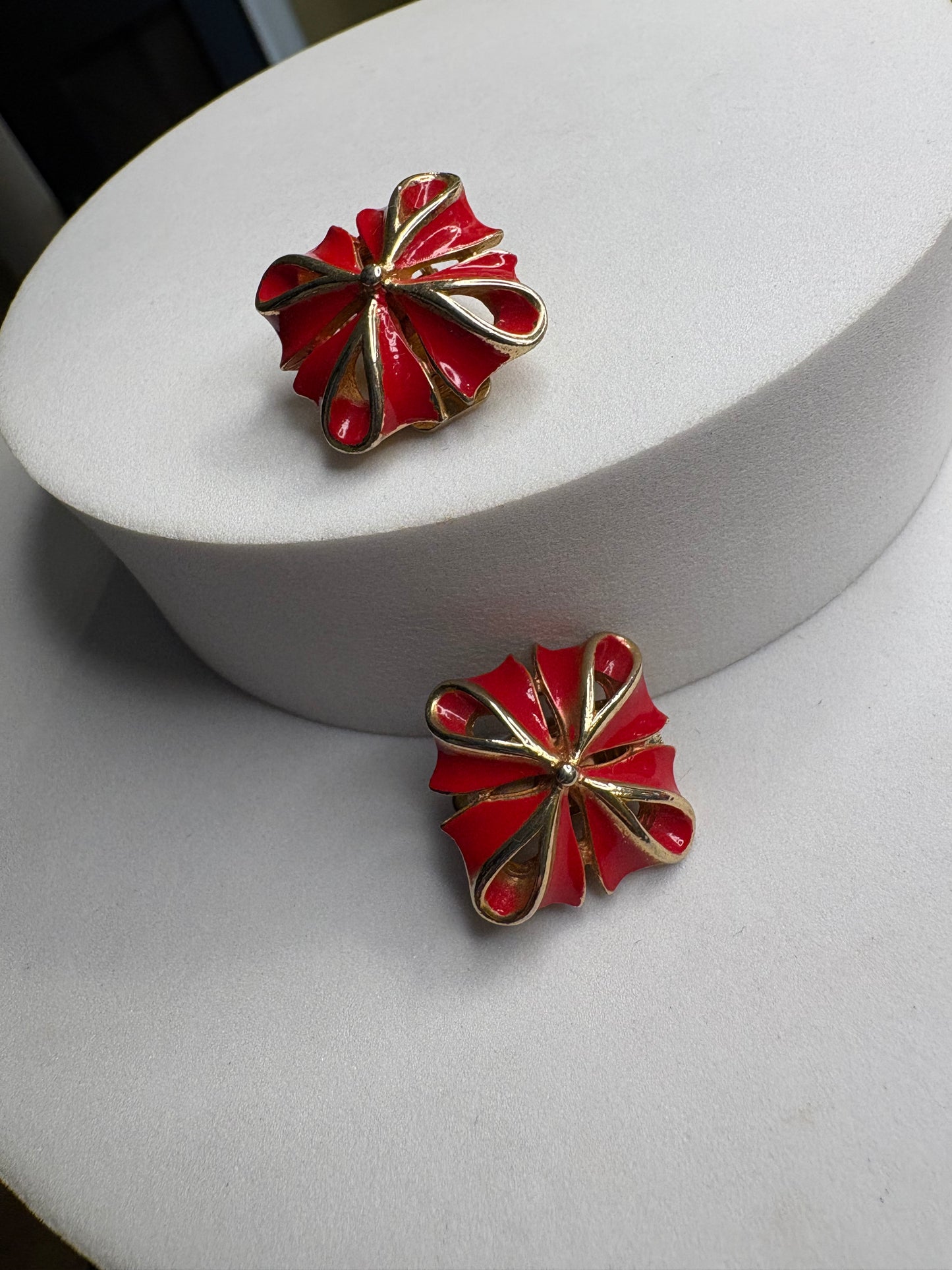 Orecchìni “Fiocco smaltato”