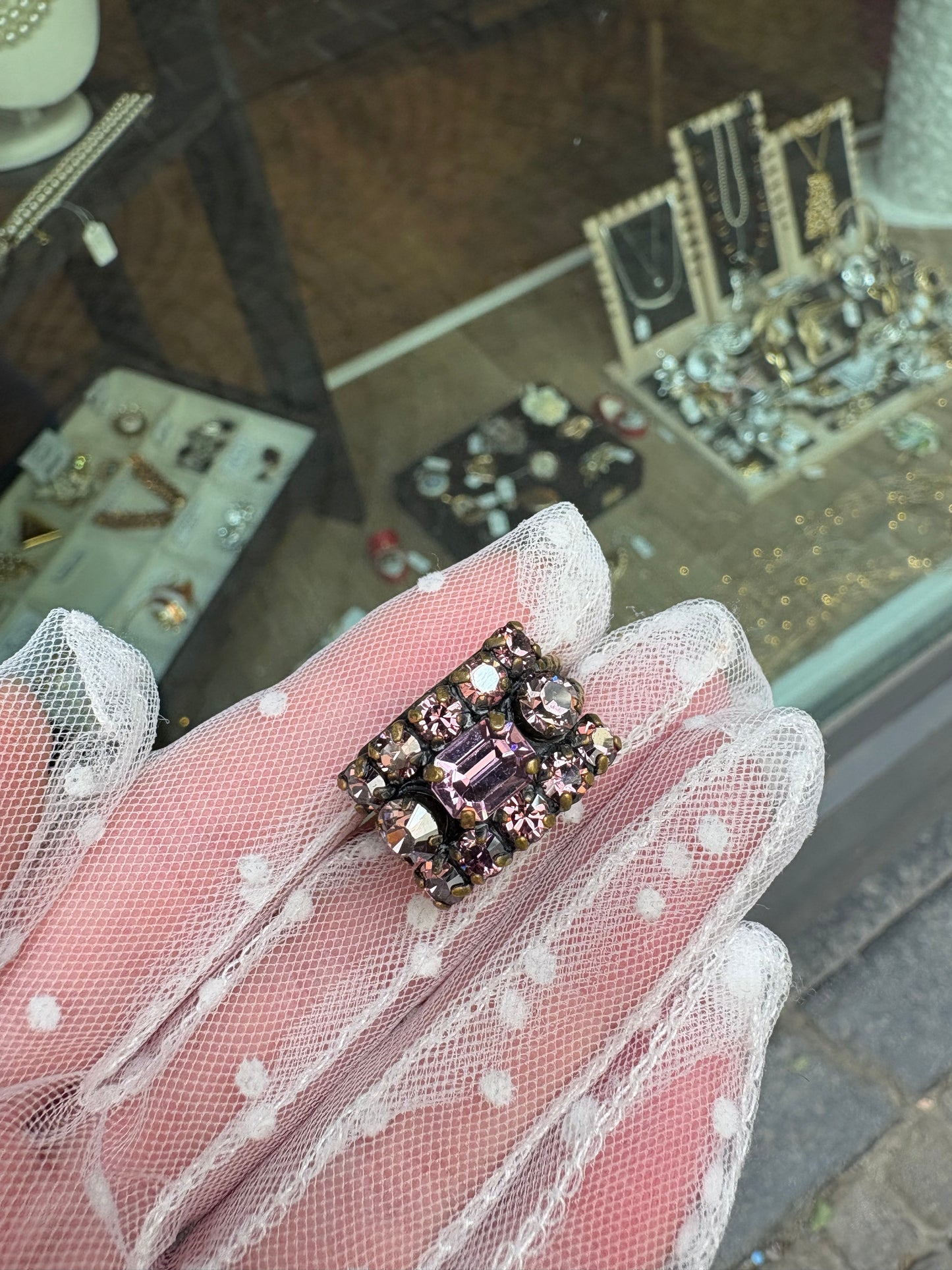 Anello Miranda Konstantinidou Konplott