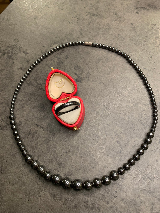 Parure in Ematite