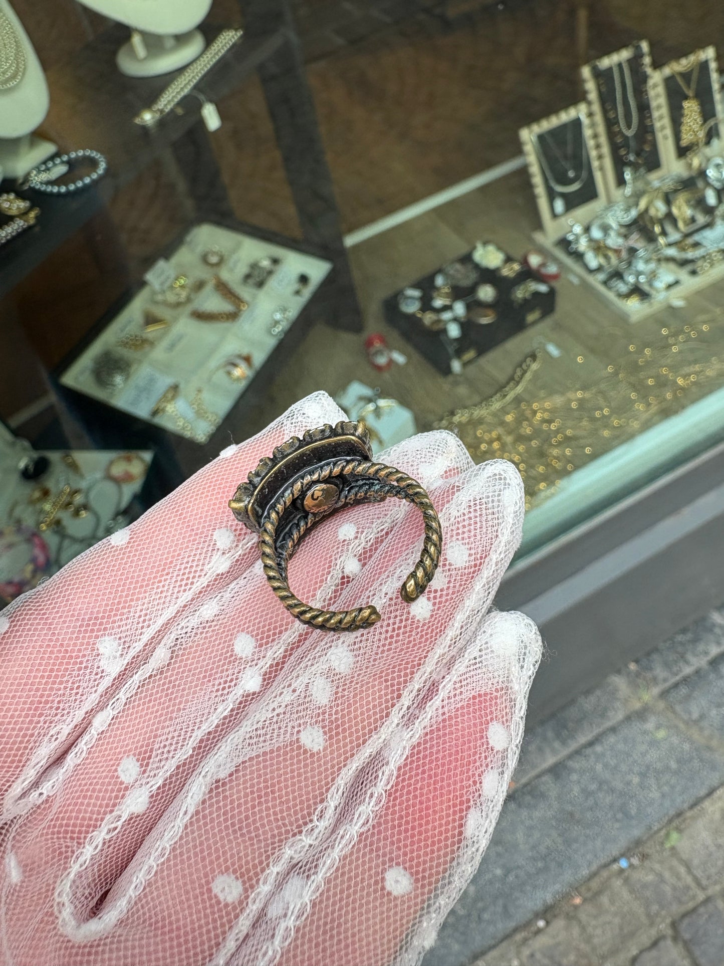 Anello Miranda Konstantinidou Konplott