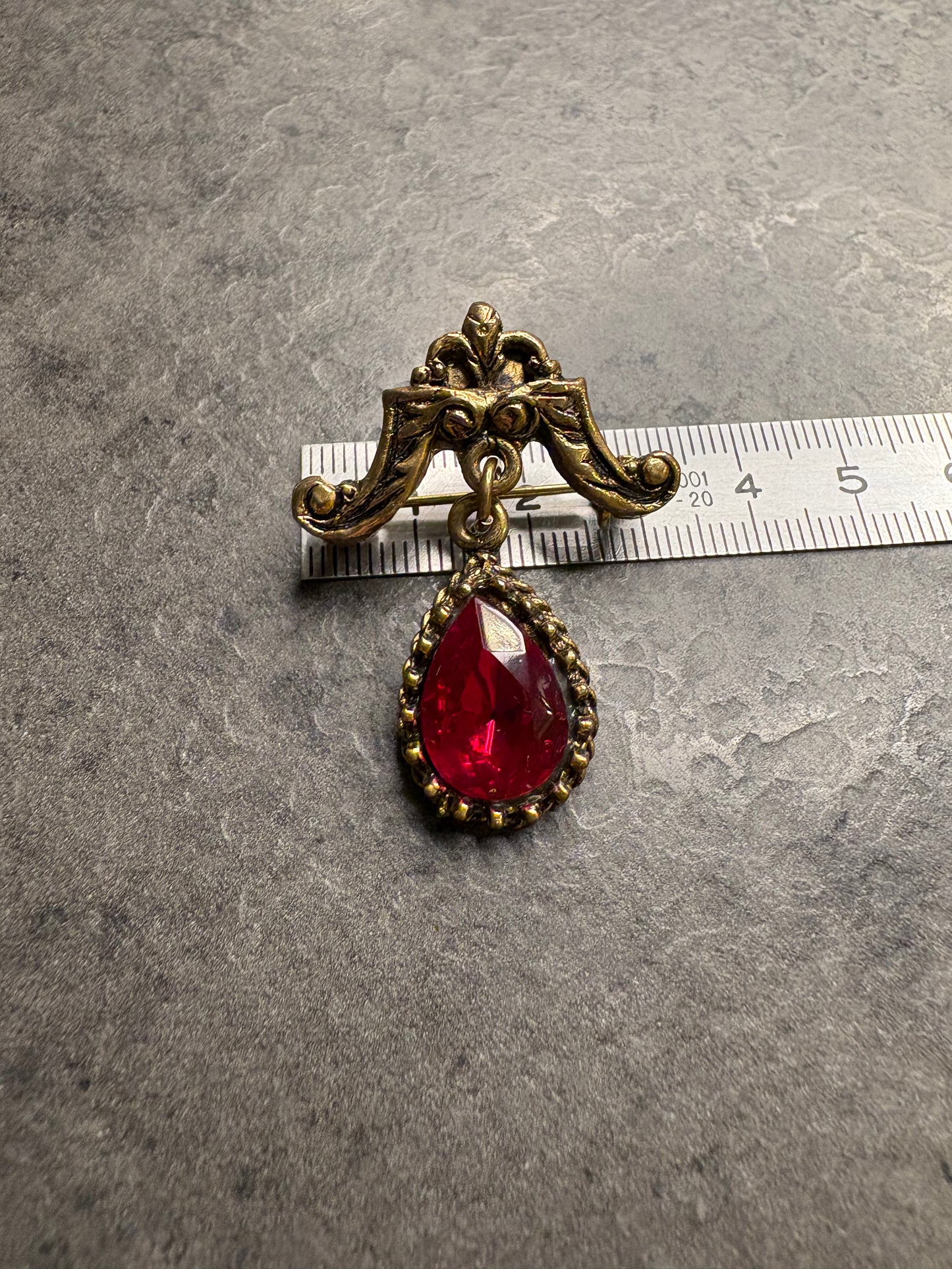 Spilla Cristallo Rosso
