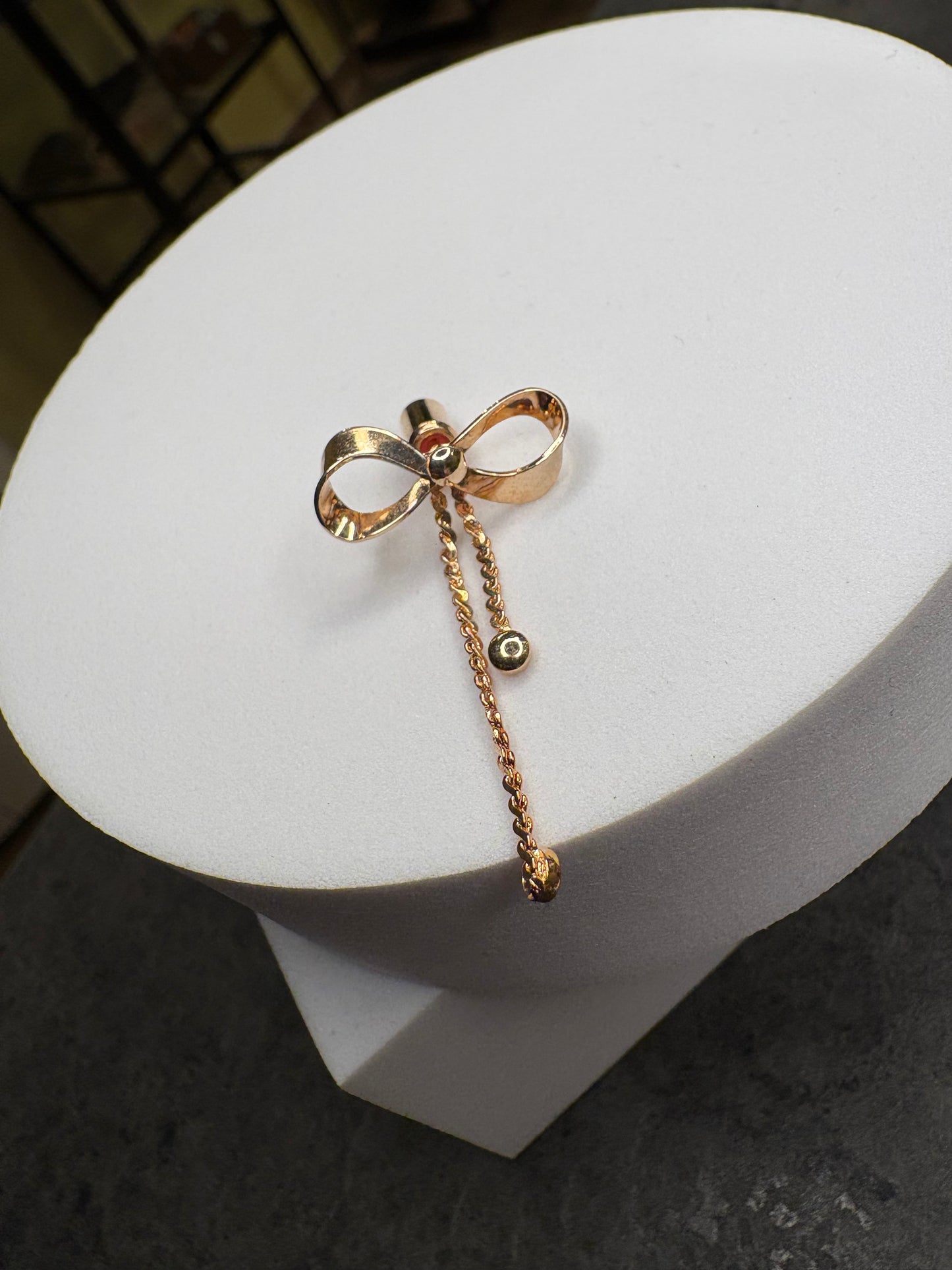 Pin Sarah Coventry “Dainty Bow” – 1979