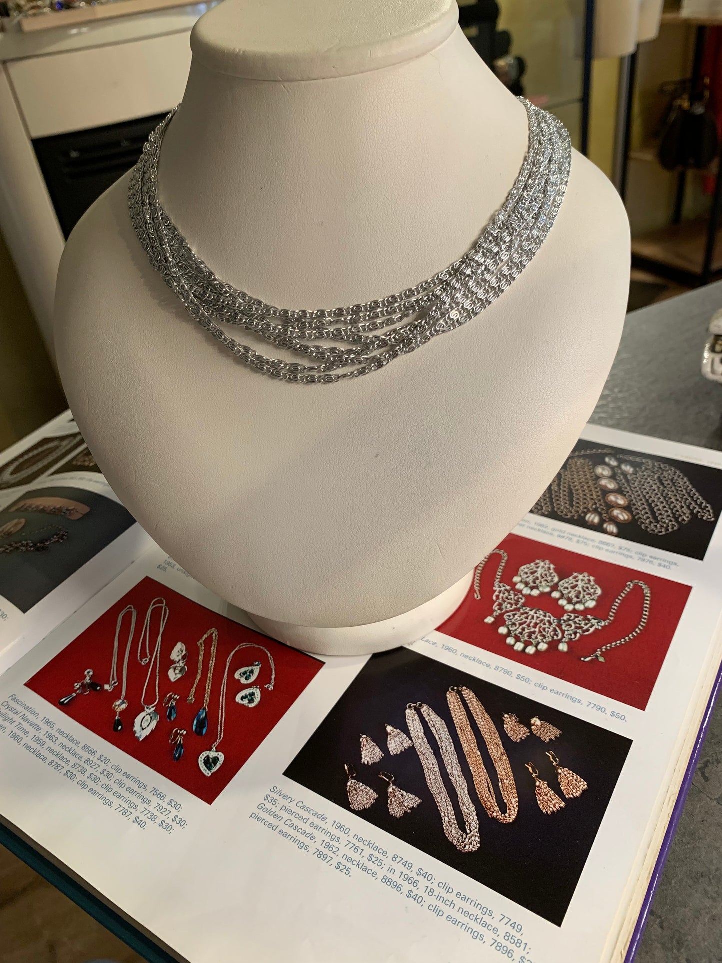 Collier Sarah Coventry 1960.