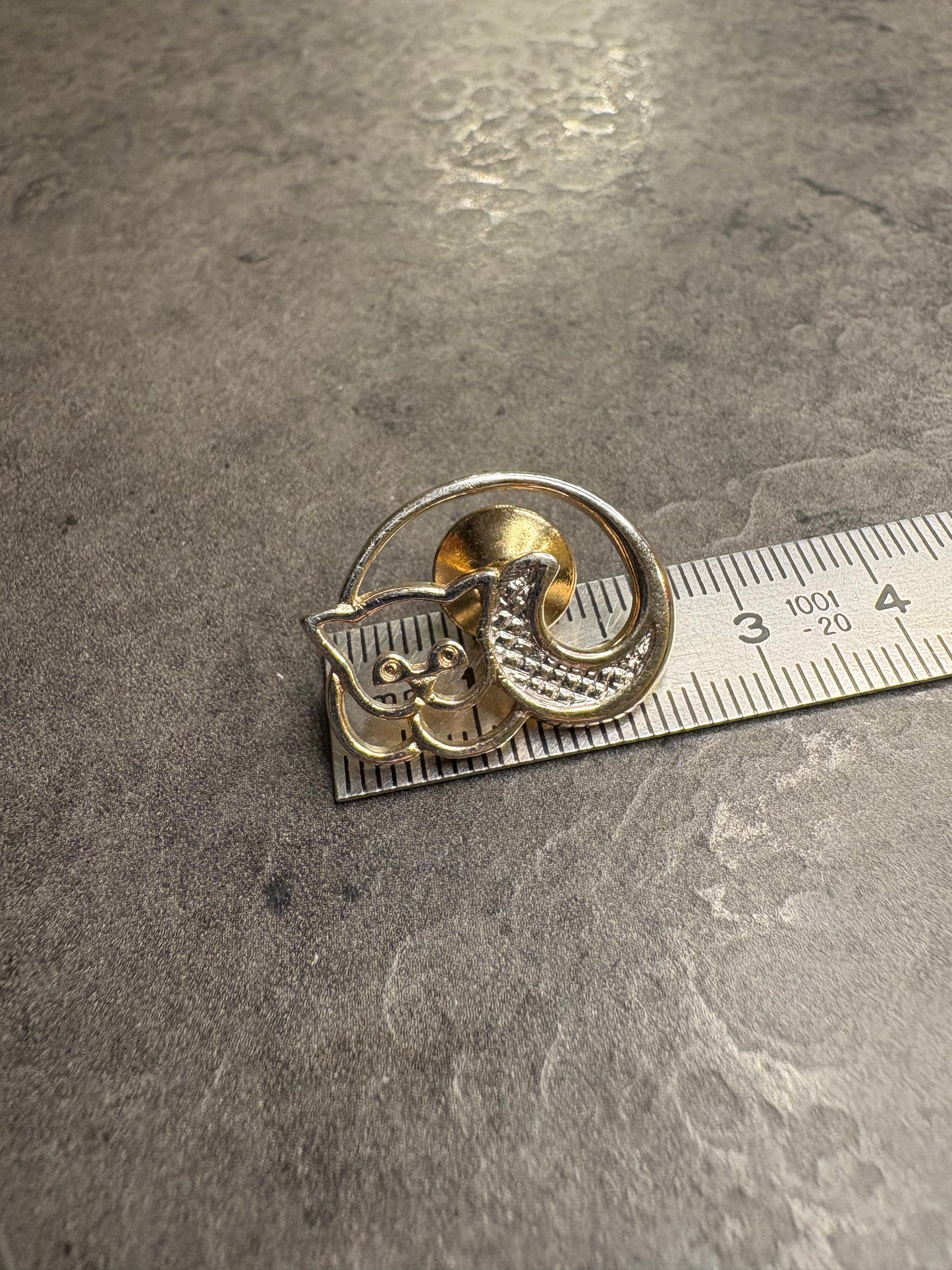 Pin Avon “Gattino”