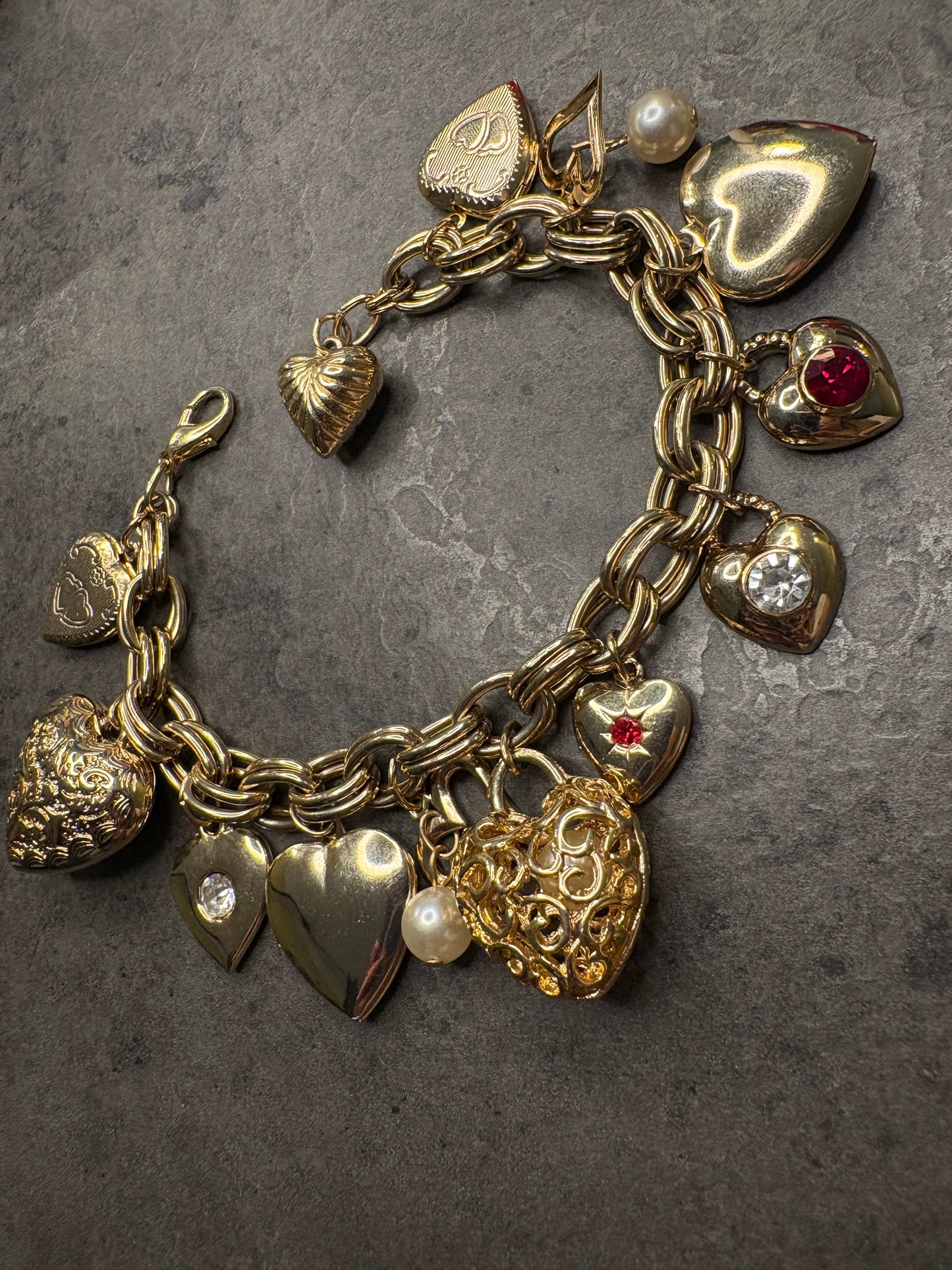 Bracciale vintage con charm a cuore e locket