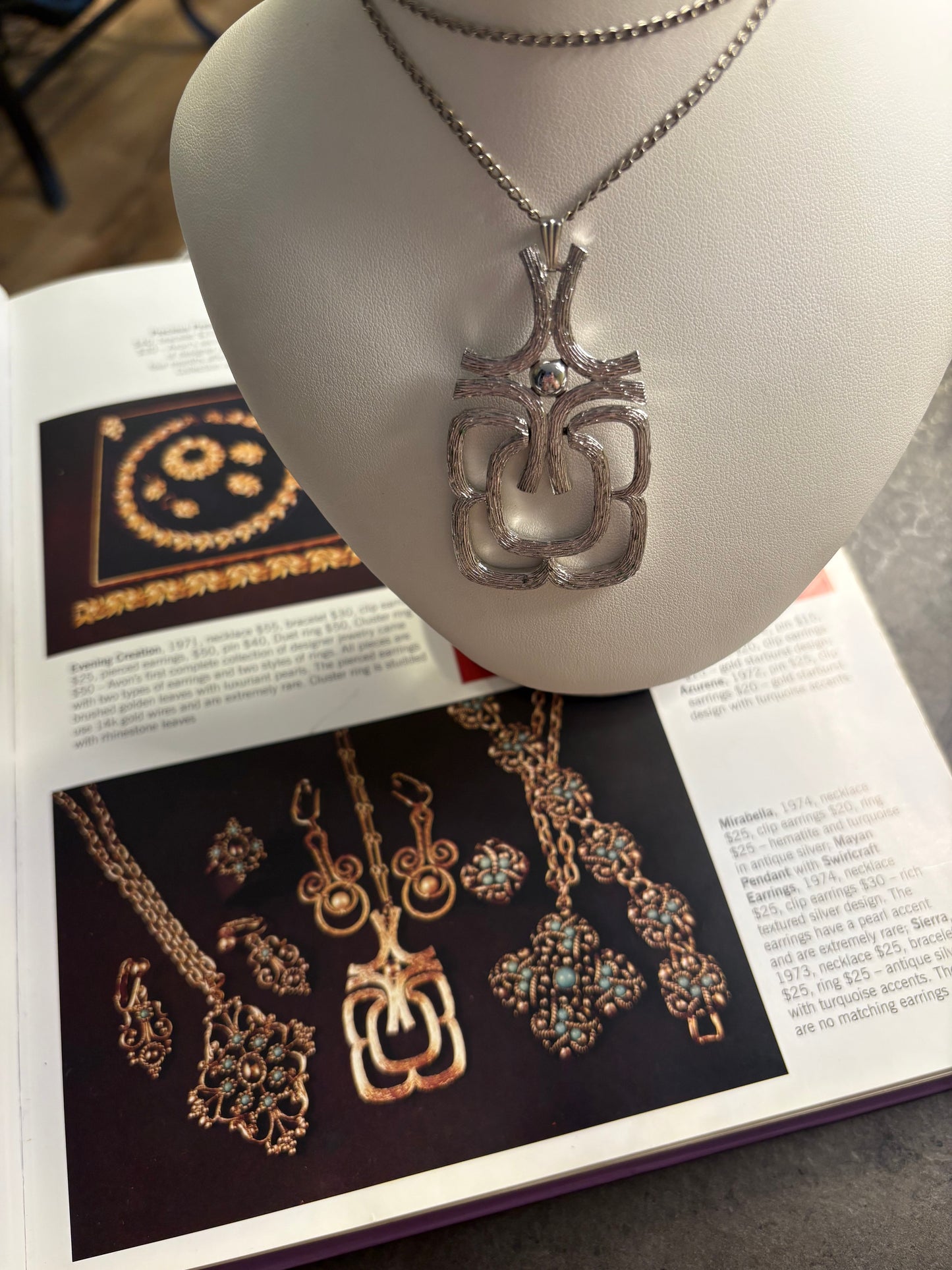 Pendente Avon “Mayan Pendant” – 1974