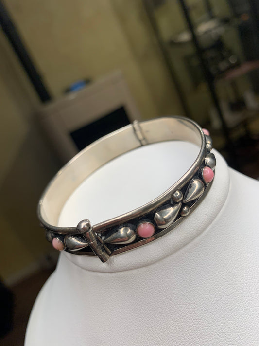 Bracciale cabochon rosa.