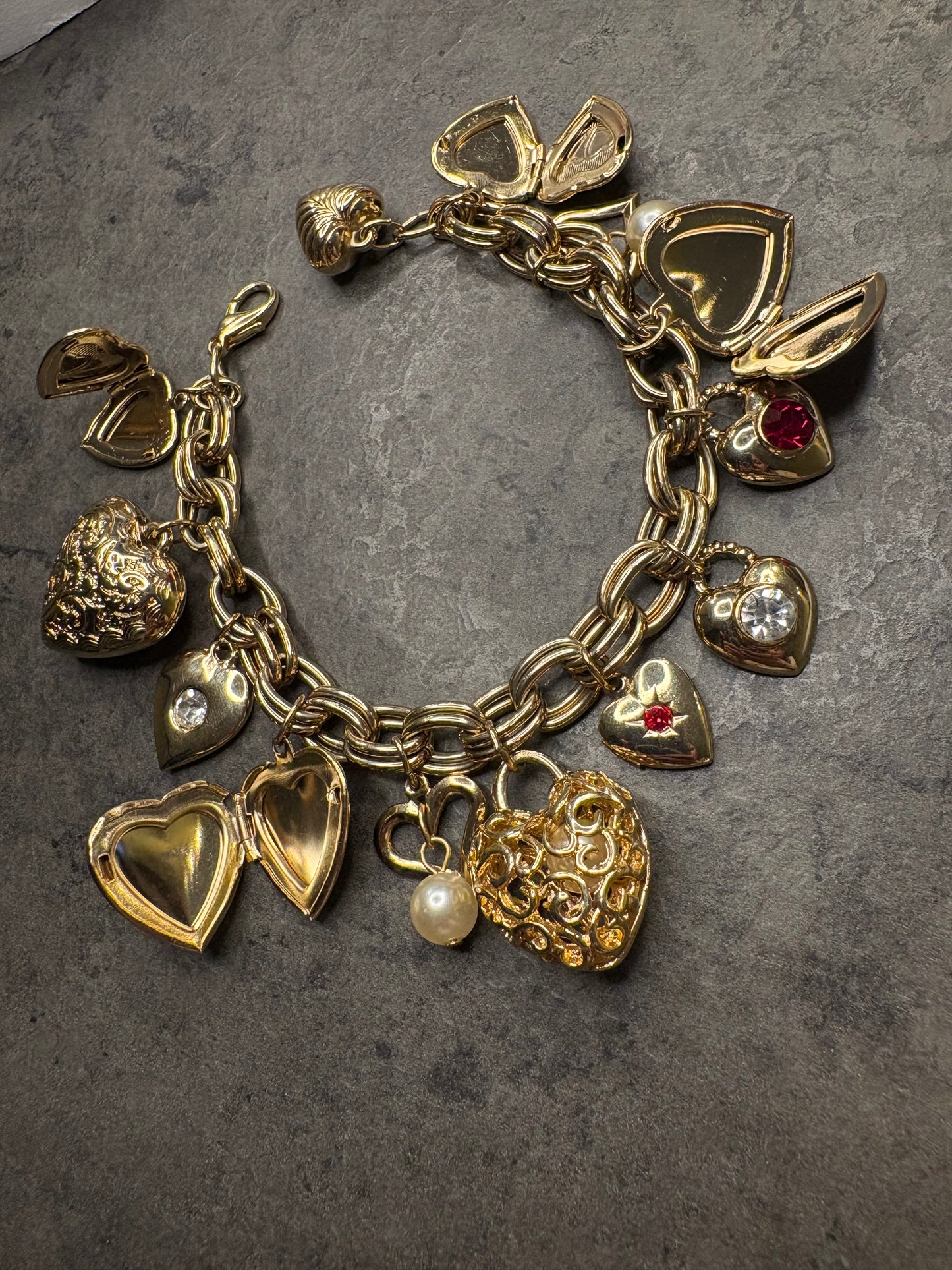 Bracciale vintage con charm a cuore e locket