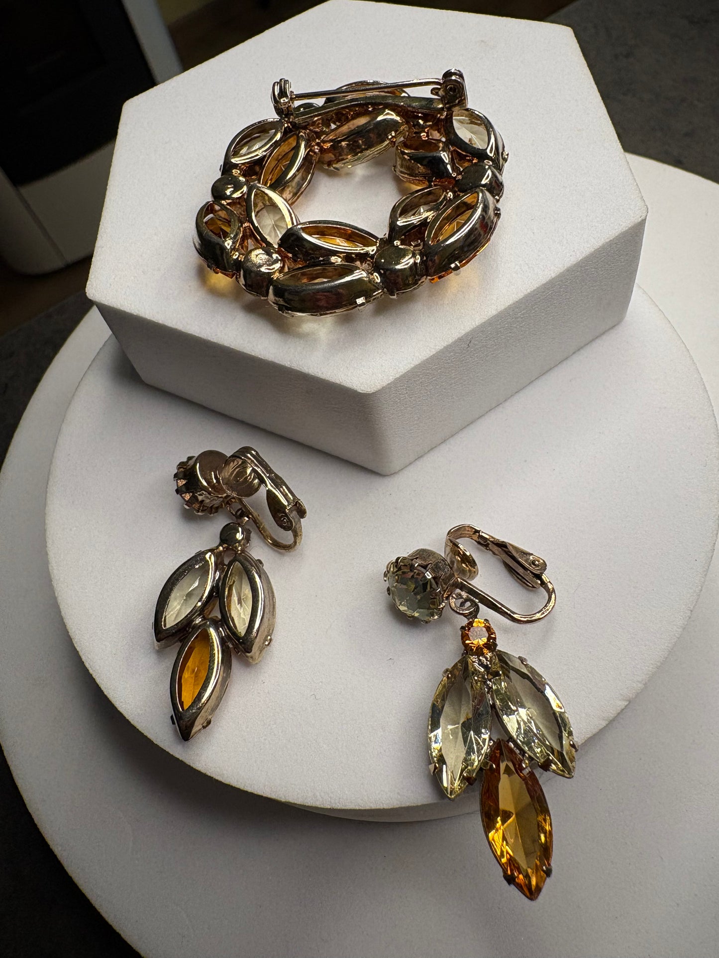 Parure Orecchini e Spilla