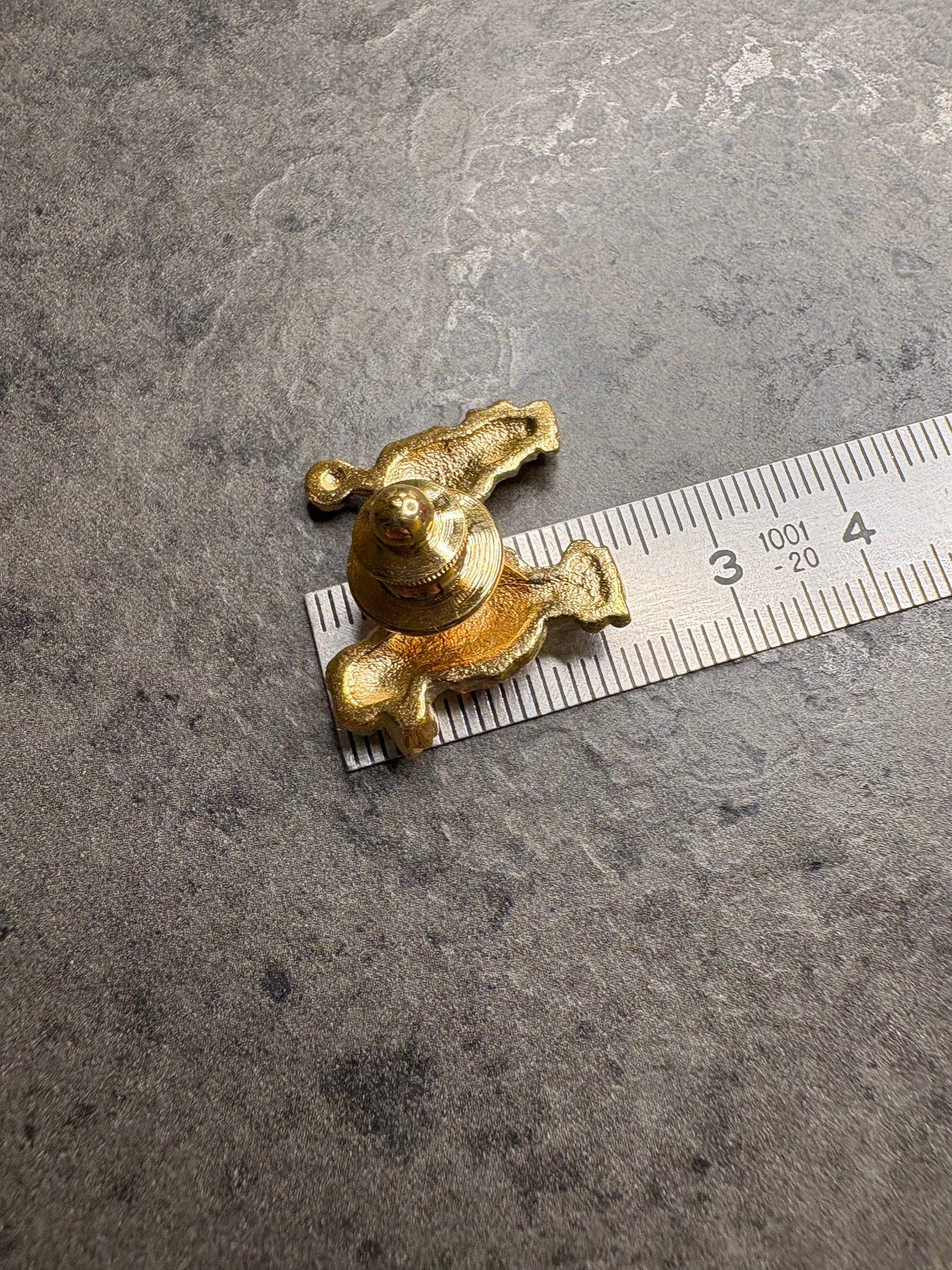 Pin Avon 1984