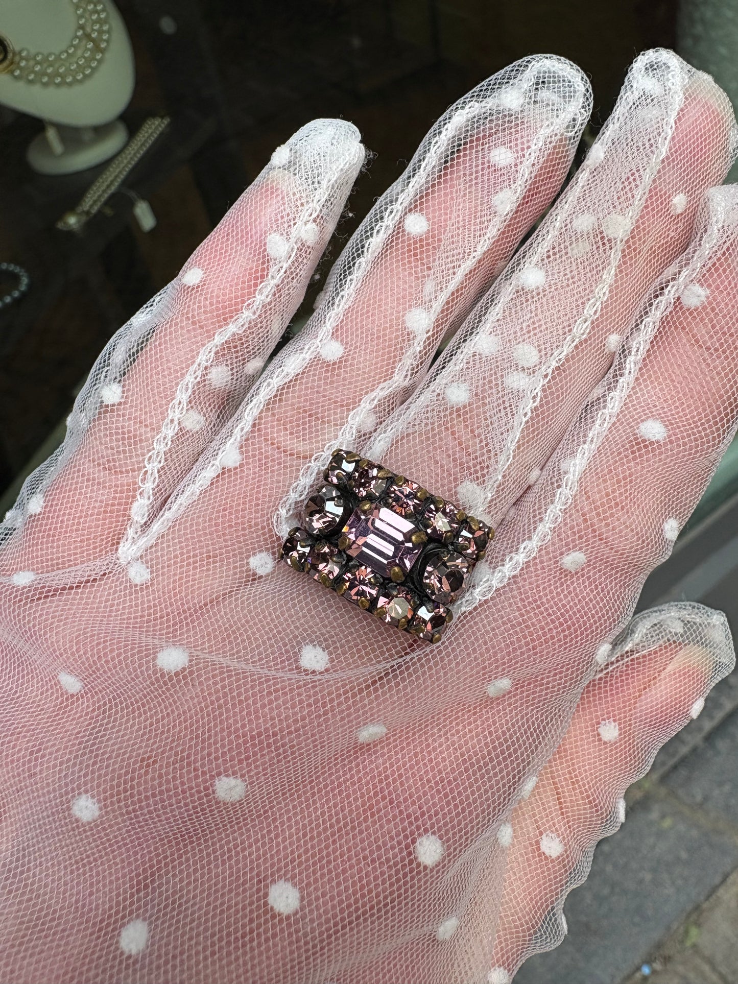 Anello Miranda Konstantinidou Konplott