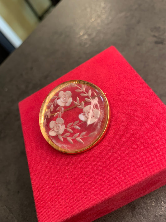 Spilla in Lucite