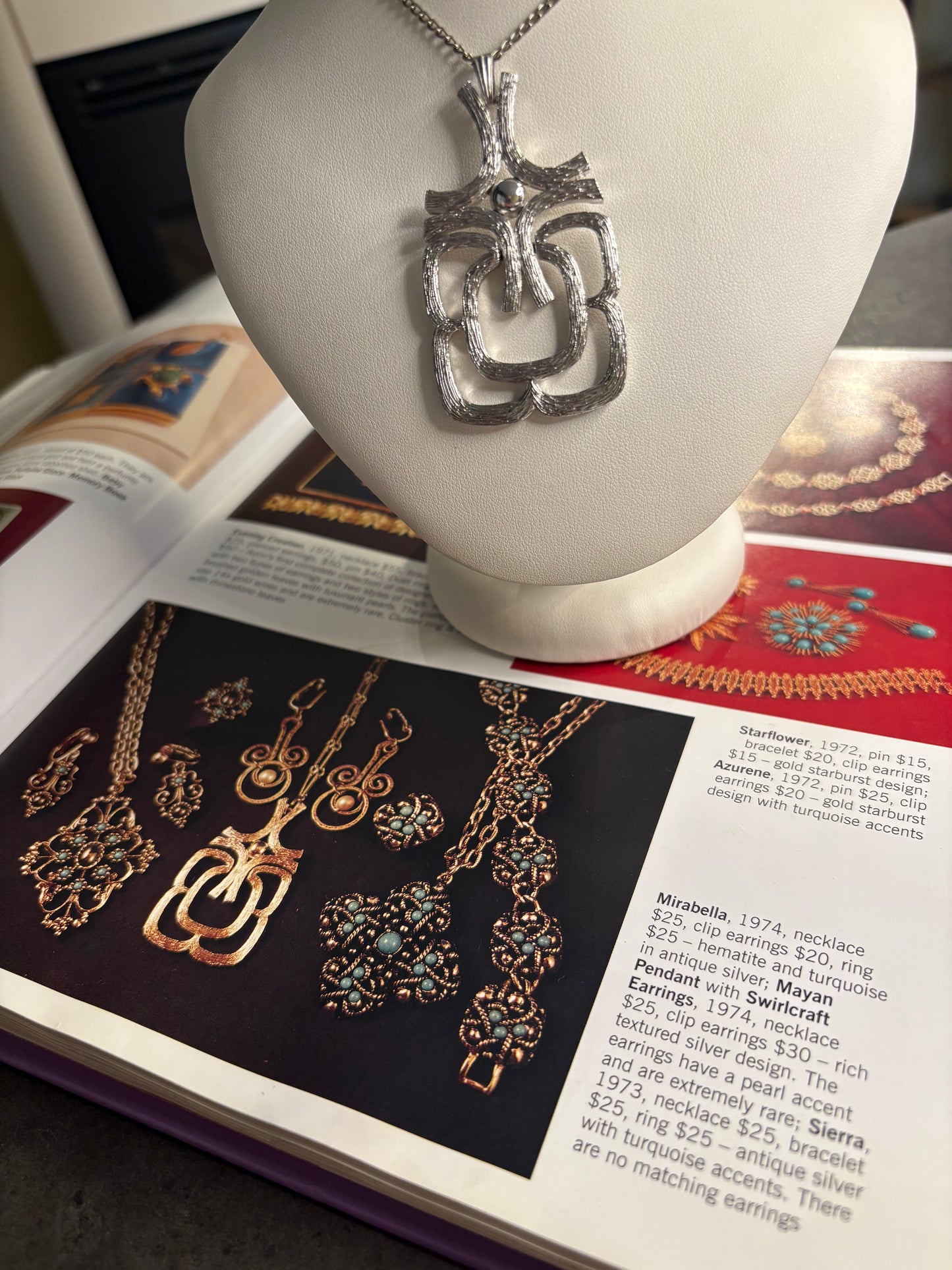 Pendente Avon “Mayan Pendant” – 1974