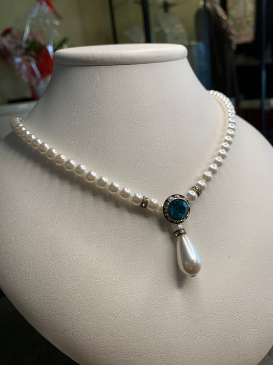 Collier in perle di plastica.