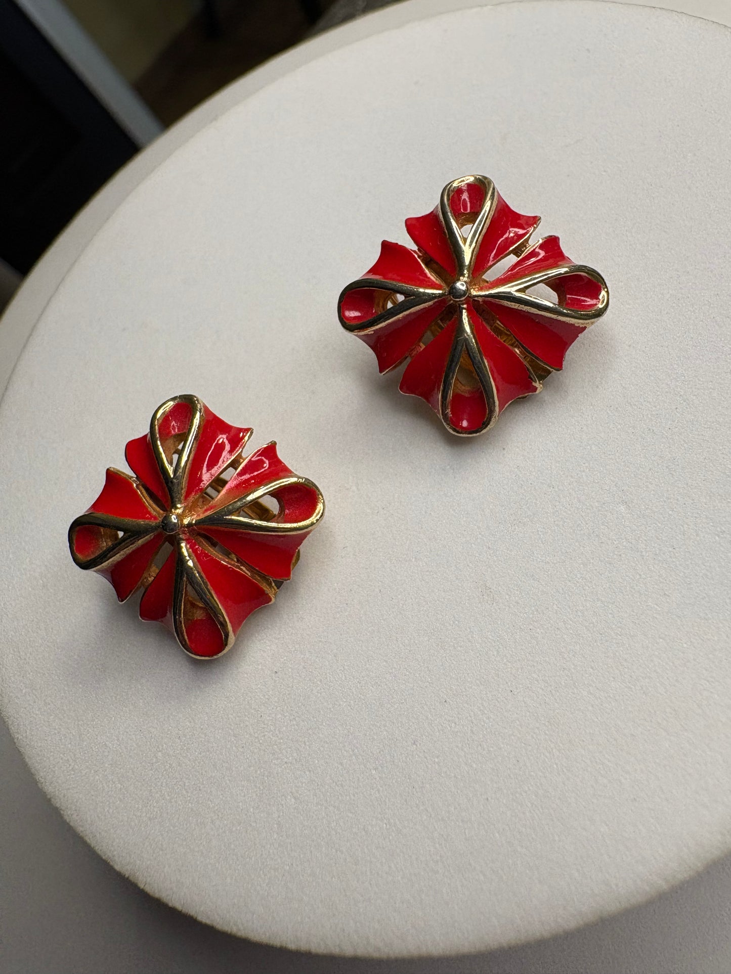 Orecchìni “Fiocco smaltato”