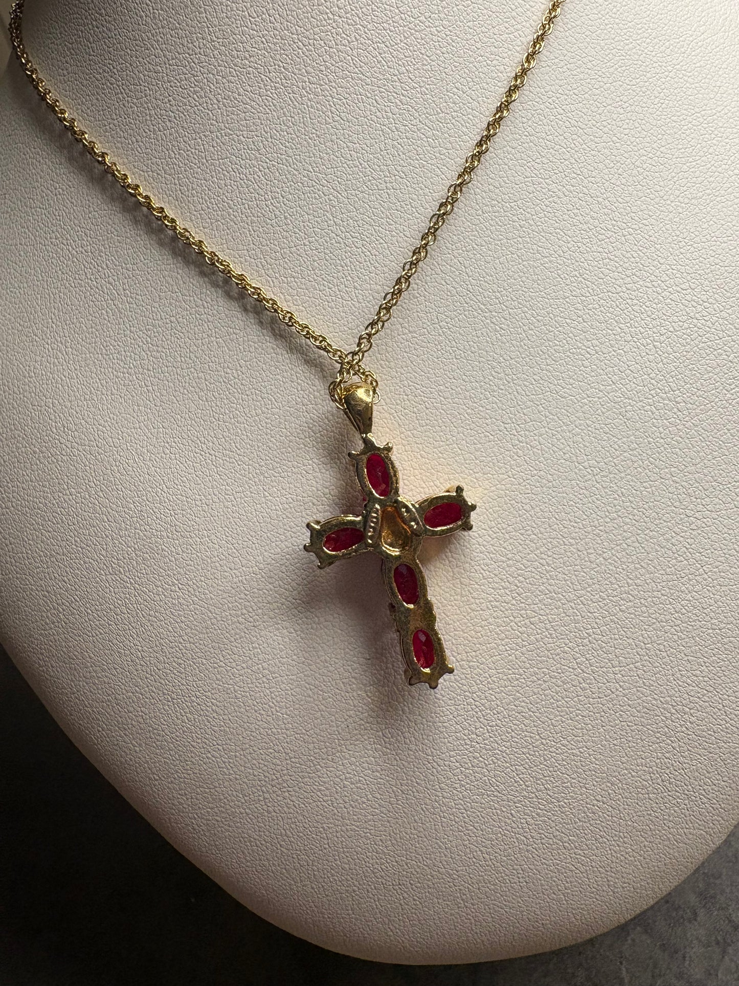 Collana Croce Avon